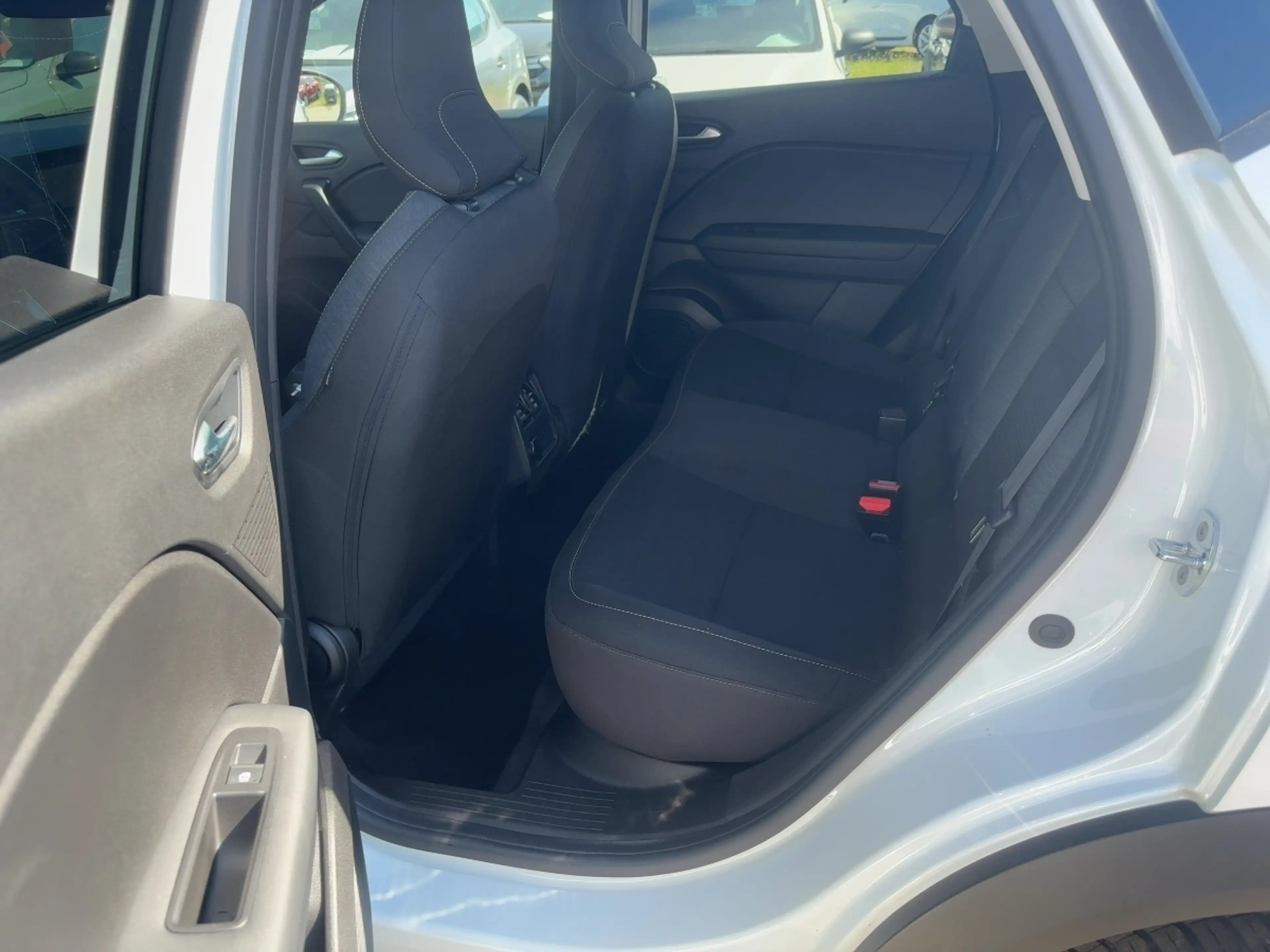 Renault Captur EXPERIENCE TCe — photo 8