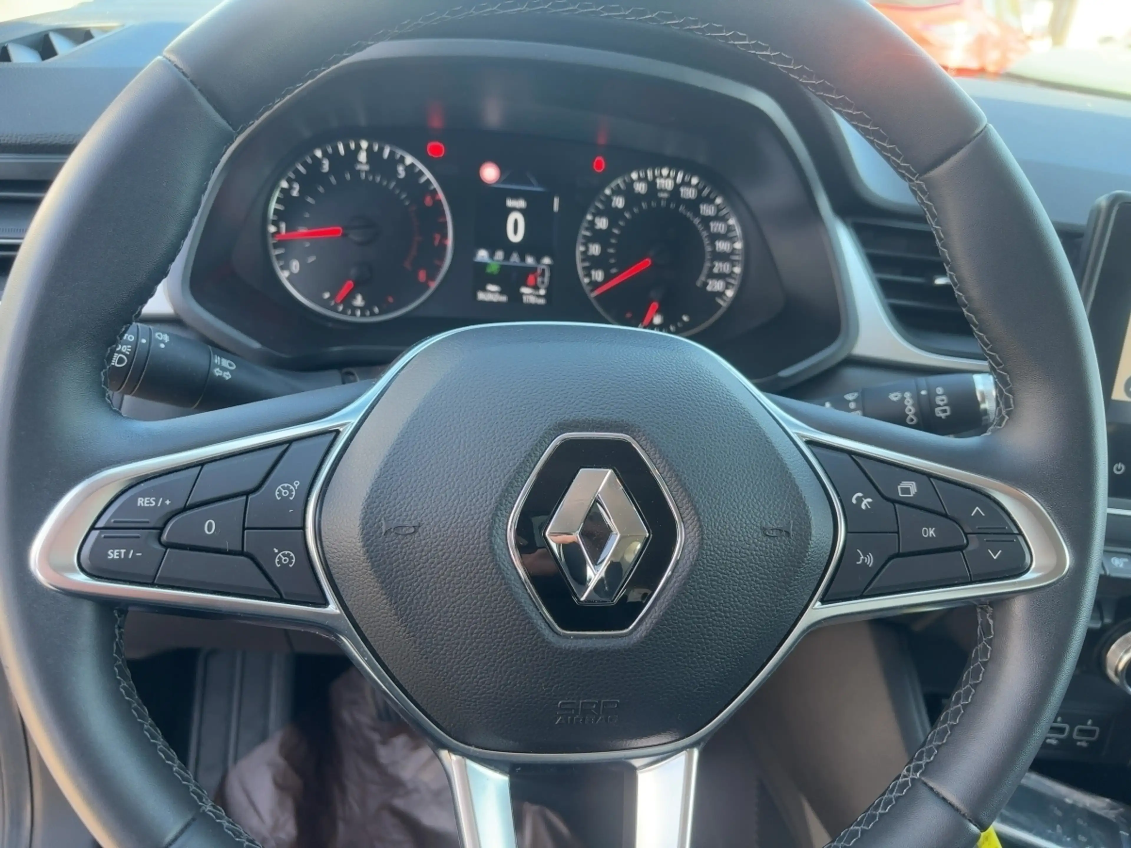 Renault Captur EXPERIENCE TCe — photo 10