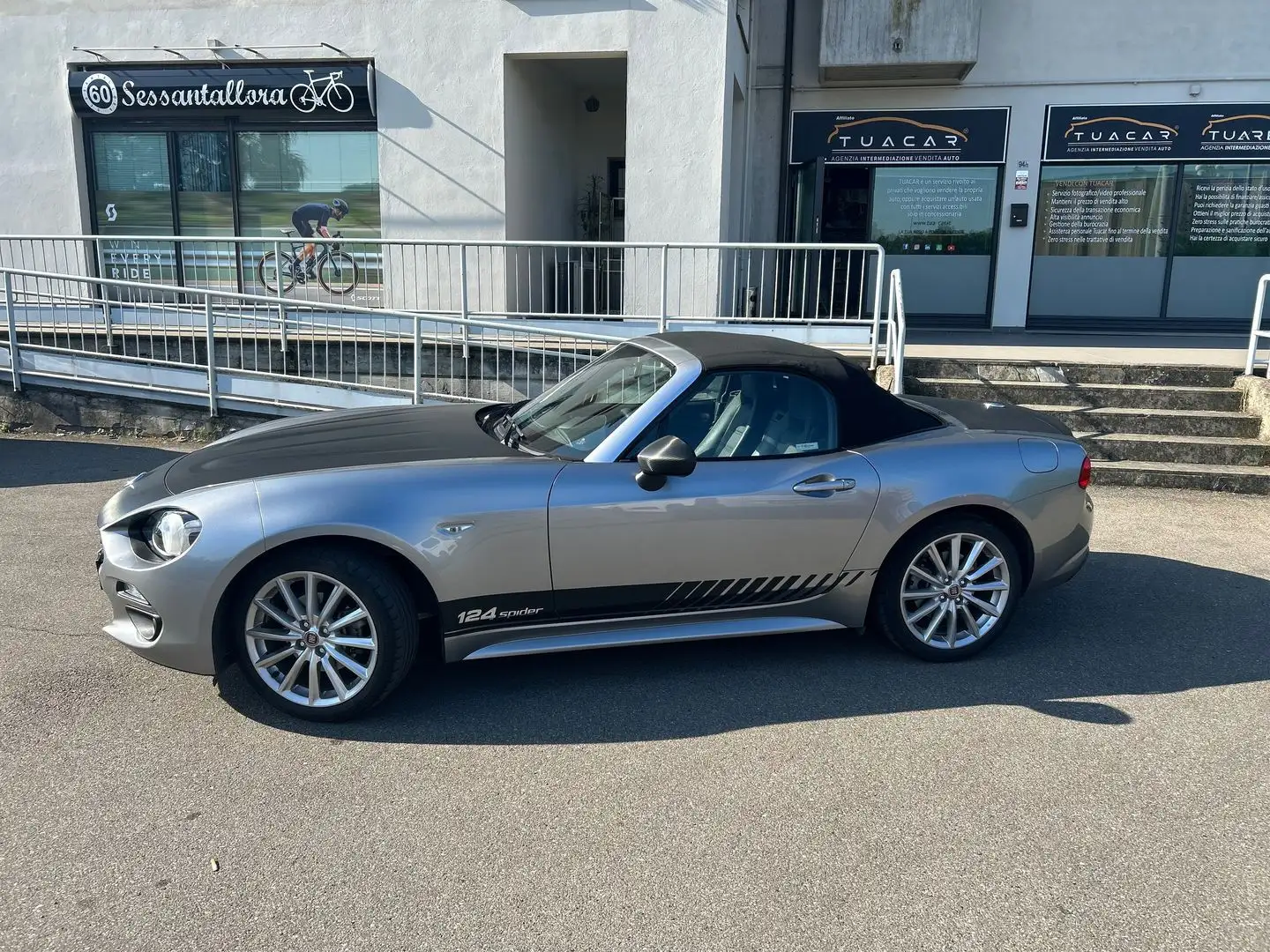 Fiat 124 Spider Lusso 1.4 Multiair Turbo Grau - 2