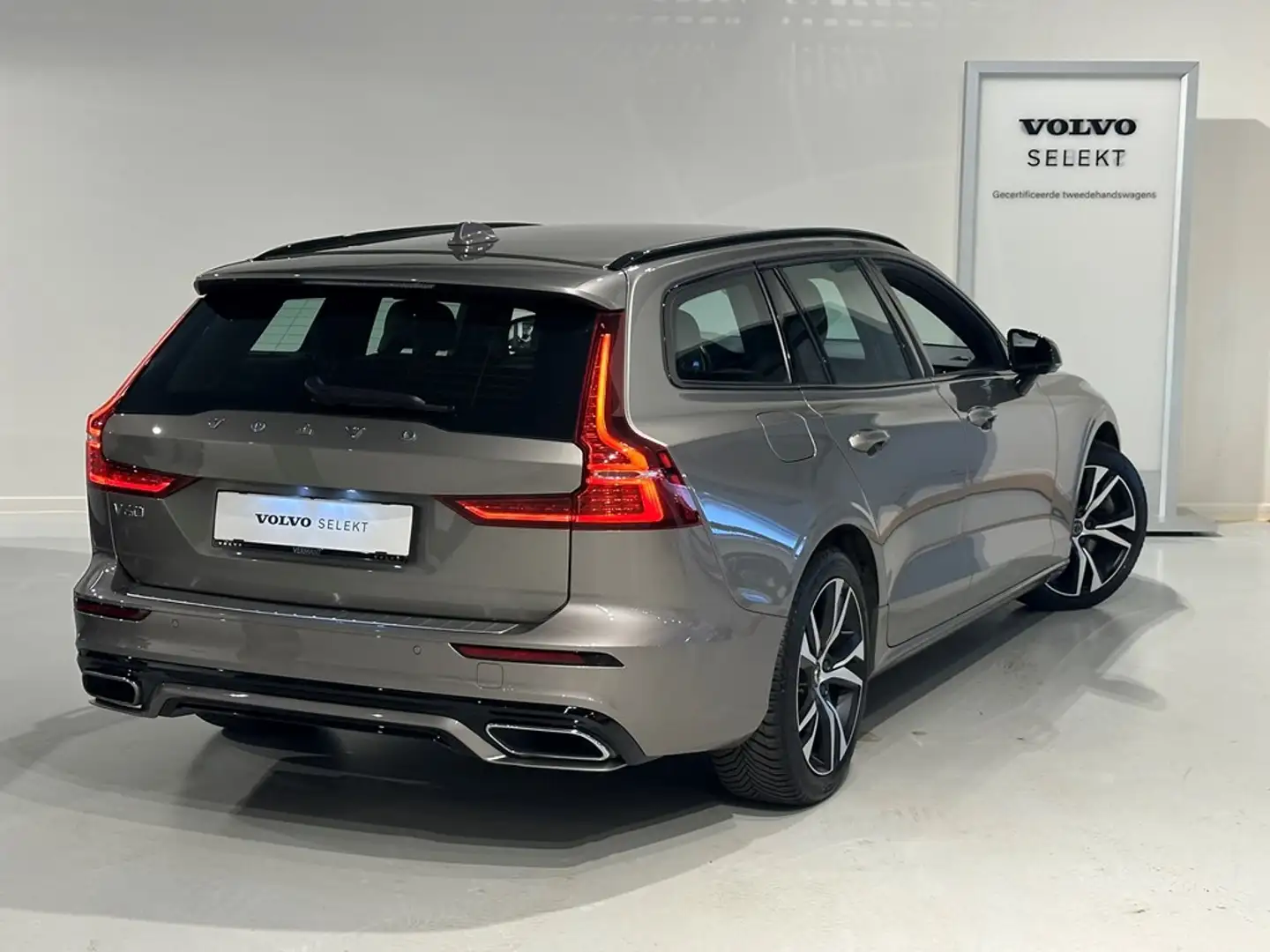 Volvo V60 T6 Recharge R Design Grijs - 2