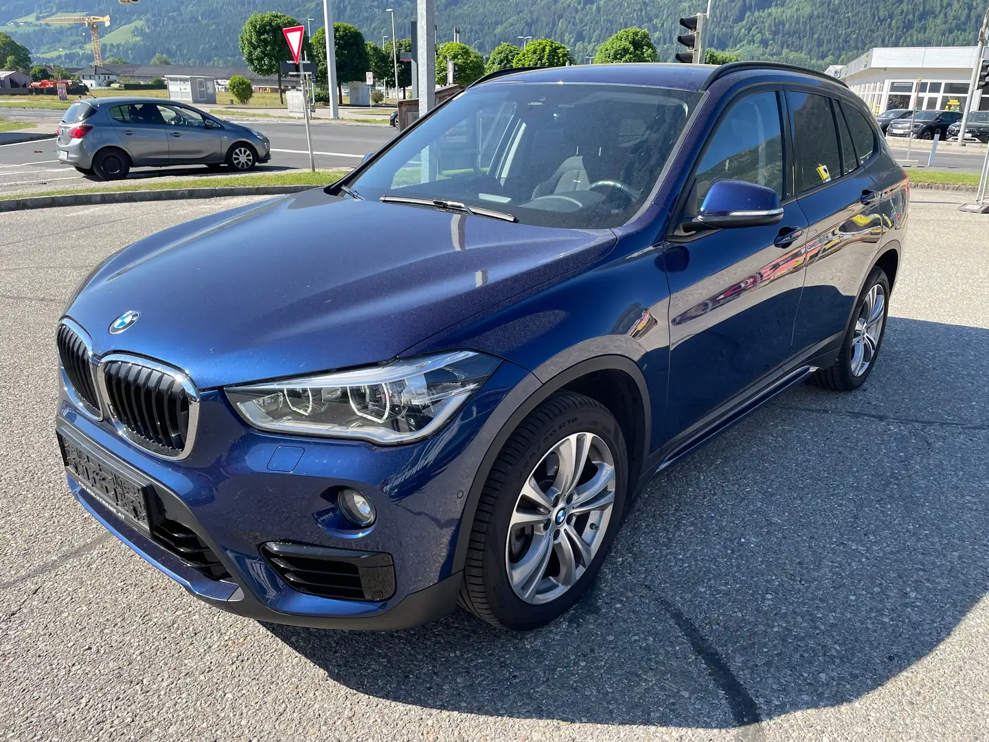 BMW X1 xDrive 20 d Sport Line Blau - 1