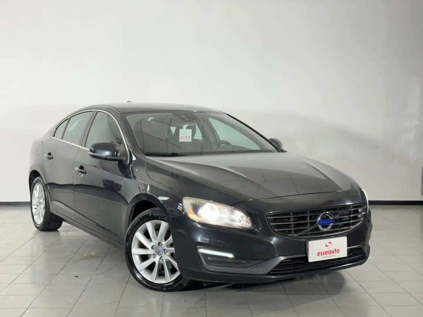 Volvo S60 D4 Geartronic Momentum Gris - 1