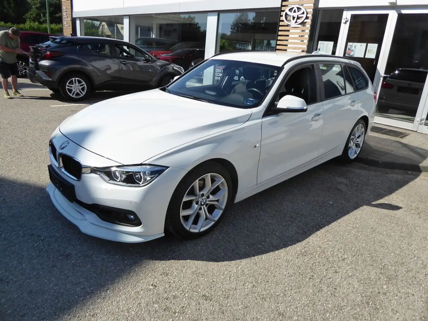 BMW 316 d Touring *LED*AHK*SHZ* Weiß - 2