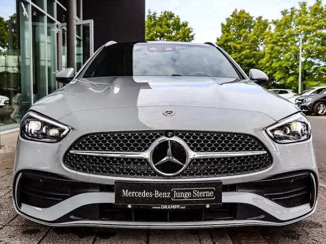 Mercedes-Benz C-Class view 11