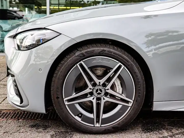Mercedes-Benz C-Class view 12
