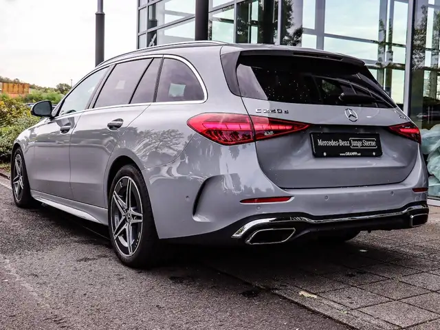 Mercedes-Benz C-Class view 3