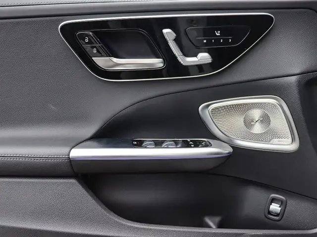 Mercedes-Benz C-Class view 13