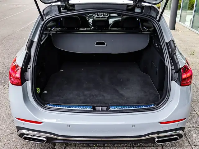 Mercedes-Benz C-Class view 5