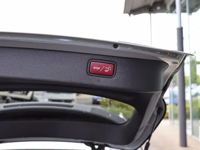 Mercedes-Benz C-Class view 6