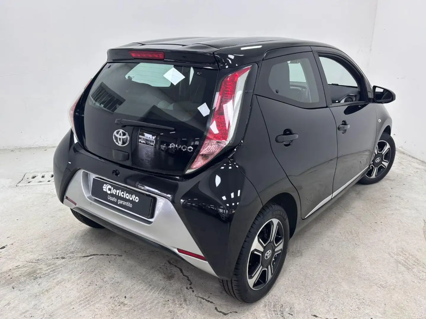 Toyota Aygo 1.0 VVT-i 69 CV 5 porte x-cite MMT Noir - 2