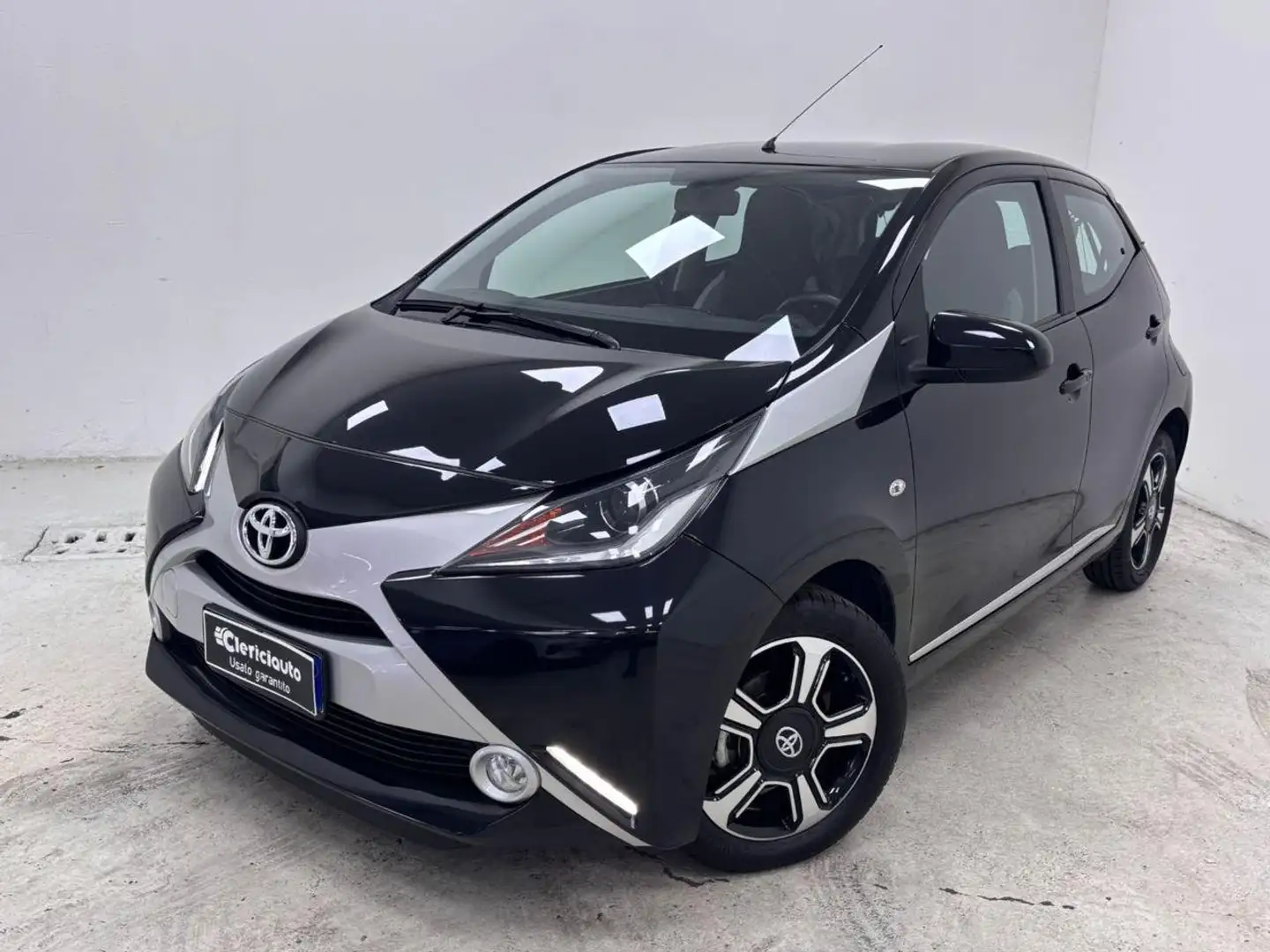 Toyota Aygo 1.0 VVT-i 69 CV 5 porte x-cite MMT Noir - 1