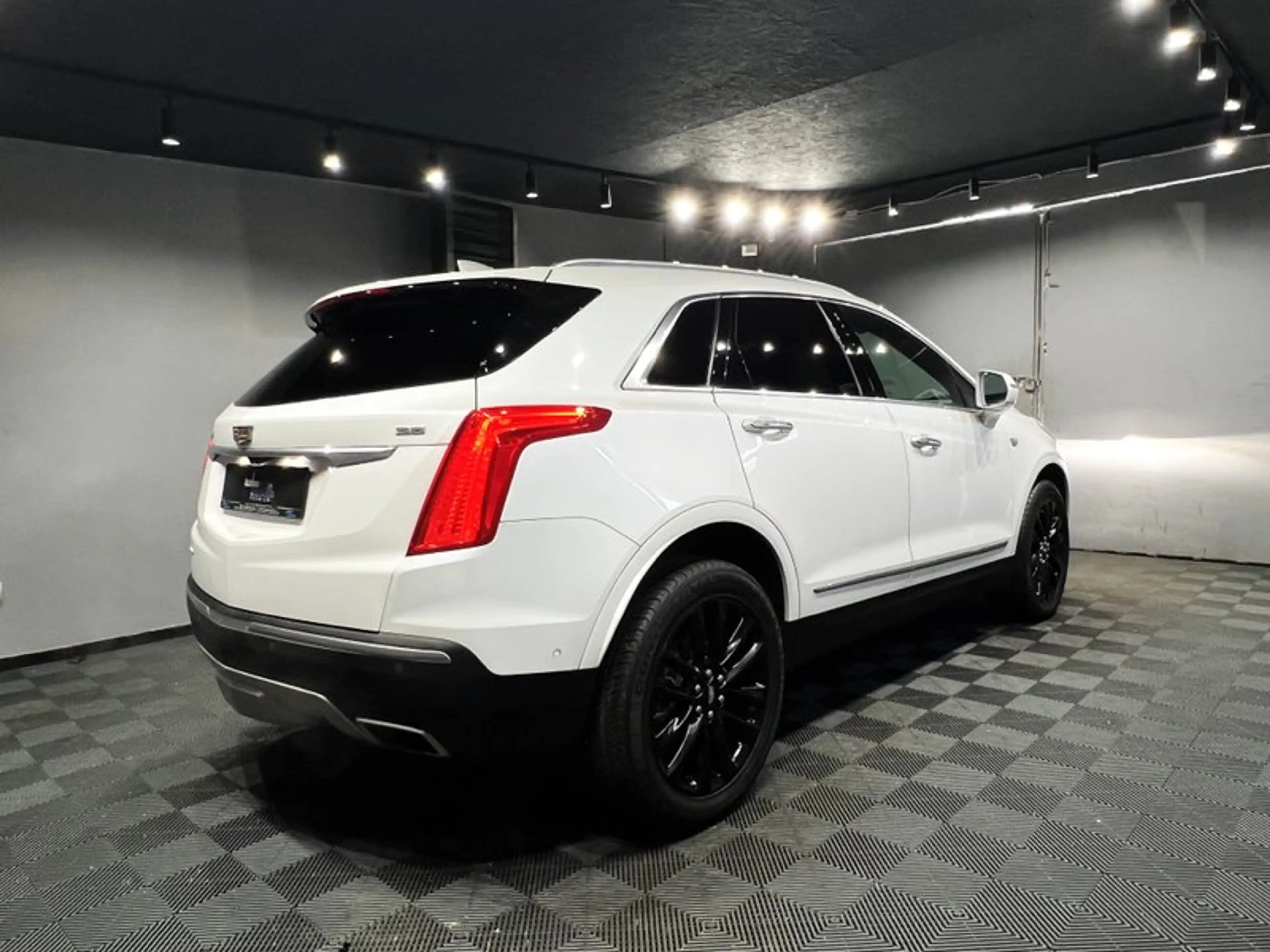 Cadillac XT5 3.6 V6 Platinum AWD|PANO|LEDER|LED|360*GRAD|HEAD — photo 4
