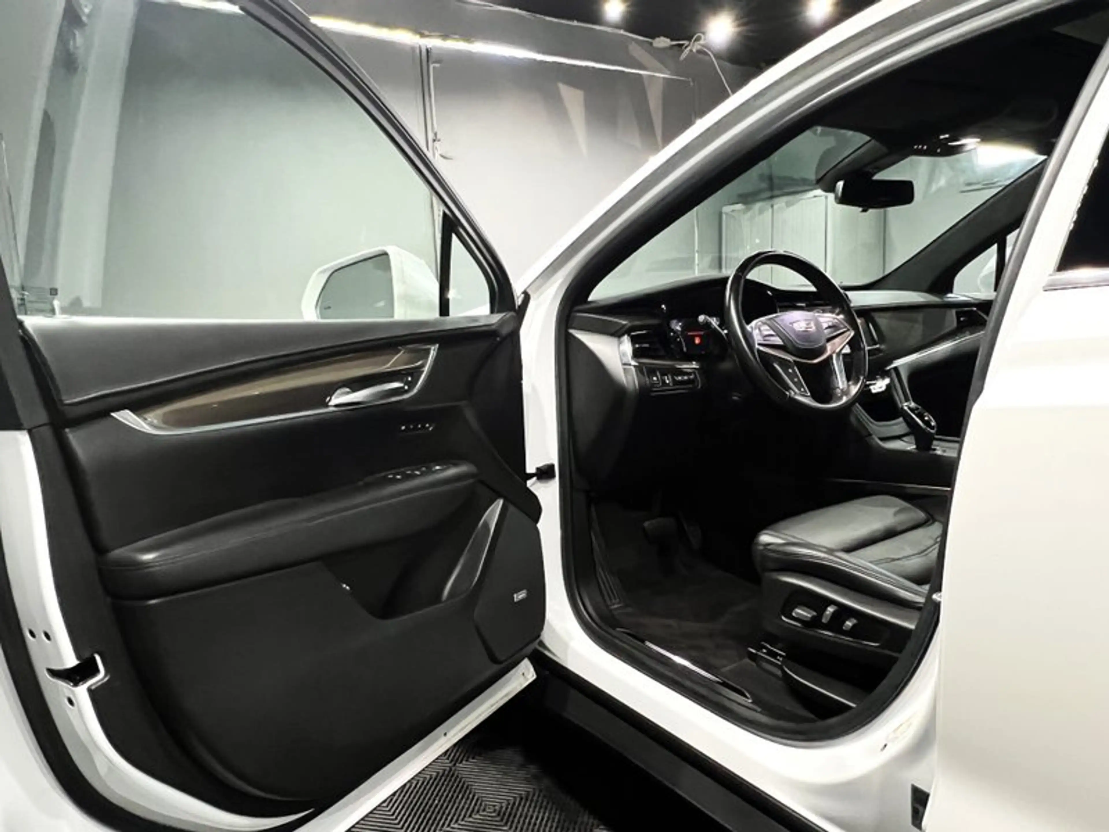 Cadillac XT5 3.6 V6 Platinum AWD|PANO|LEDER|LED|360*GRAD|HEAD — photo 9