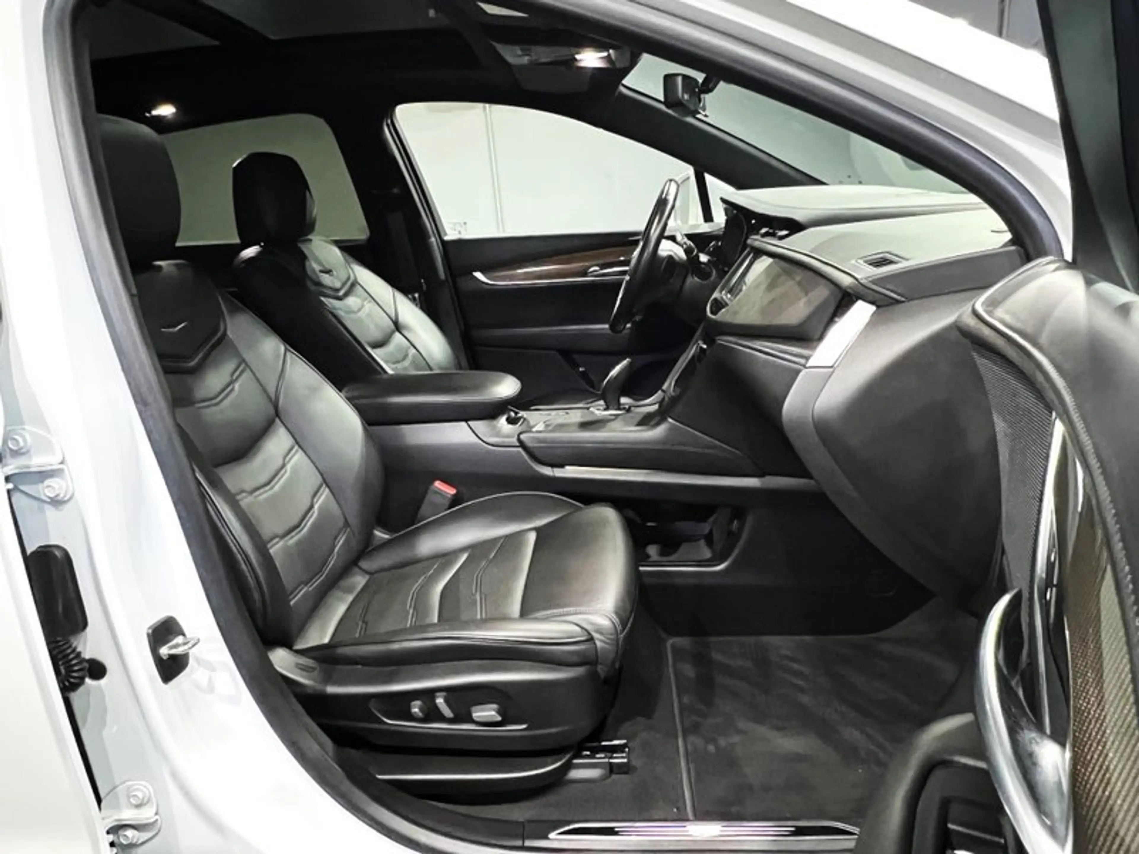 Cadillac XT5 3.6 V6 Platinum AWD|PANO|LEDER|LED|360*GRAD|HEAD — photo 11