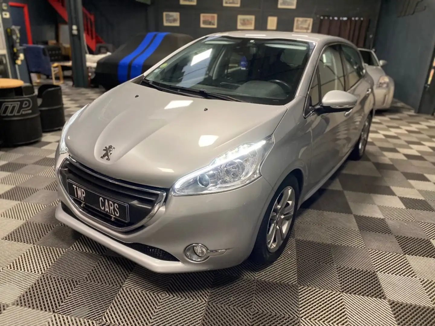 Peugeot 208 Allure 1.6 HDI 92ch Gris - 2