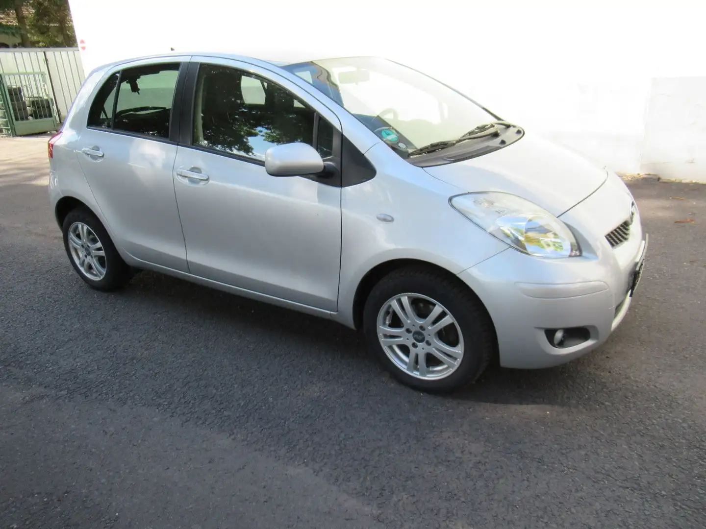 Daihatsu Charade 1,33 Dual-VVT-i Top Klima/Navi/ZV/LM... Silber - 2