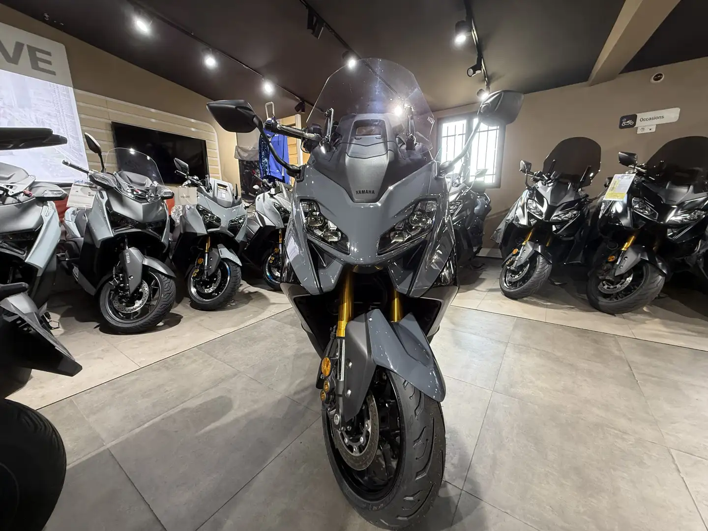 Yamaha TMAX 560 Gris - 1