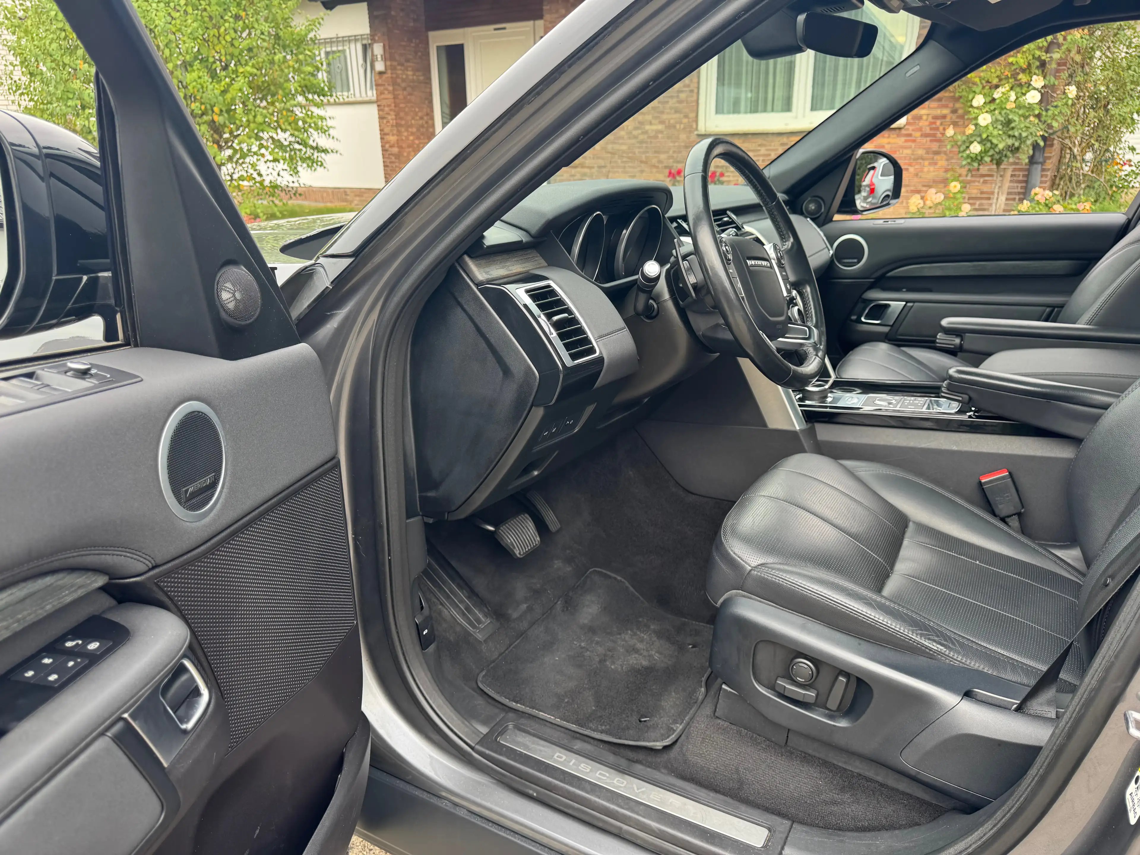 Land Rover Discovery HSE TD6 LUFTFEDERUNG PANORAMA LED 7-SITZE — photo 11