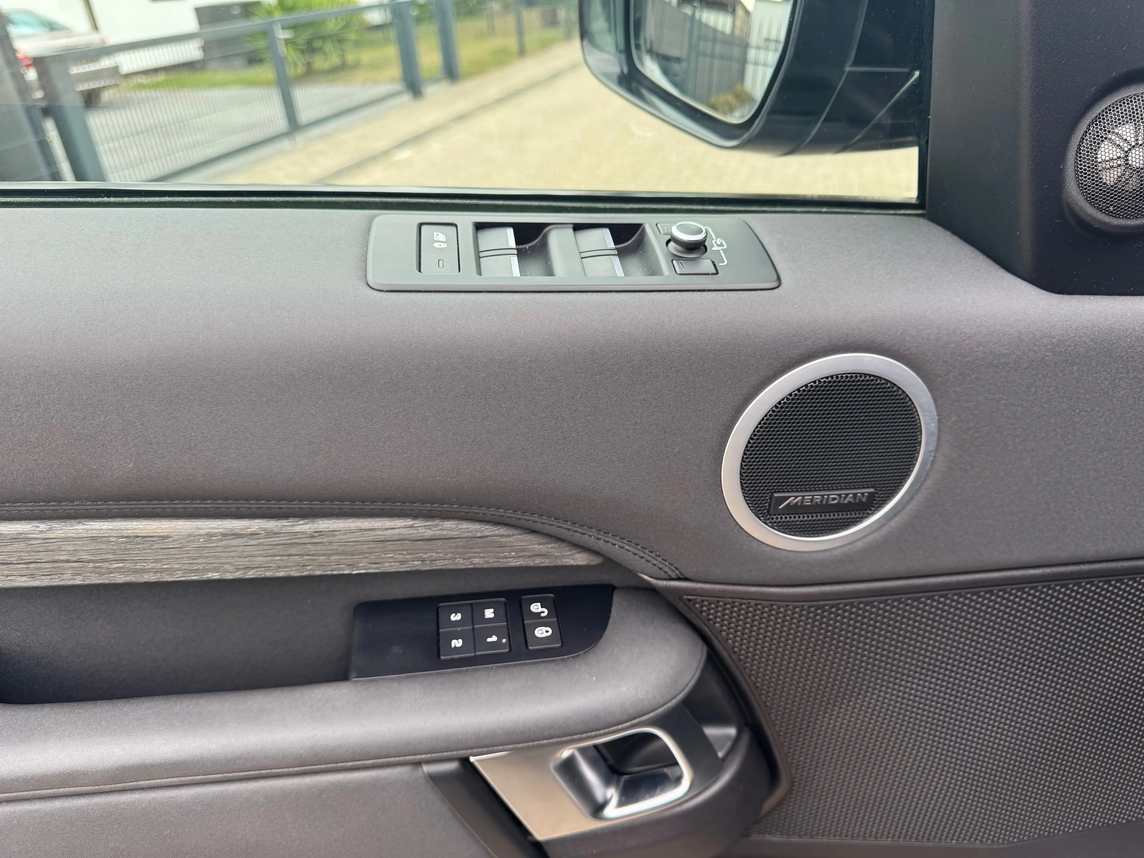 Land Rover Discovery HSE TD6 LUFTFEDERUNG PANORAMA LED 7-SITZE — photo 13