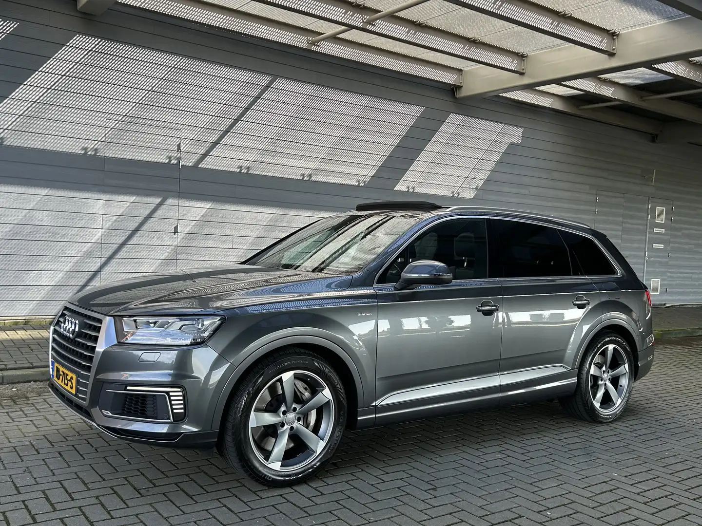 Audi Q7 3.0 TDI e-tr. q. Sp. Grijs - 1