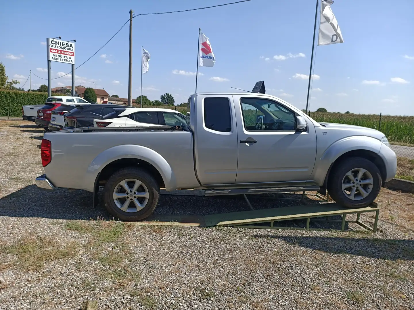 Nissan Navara Navara 2.5 dci k.cab LE Gri - 2
