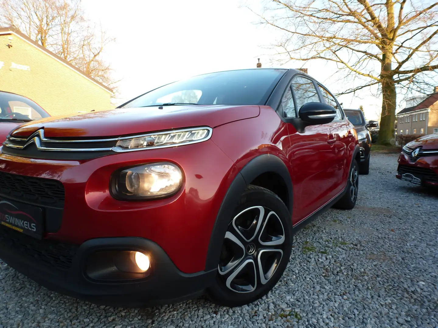 Citroen C3 1.2 PureTech Feel e.d Navi Cruise Car Play 1e Eig! Rood - 2