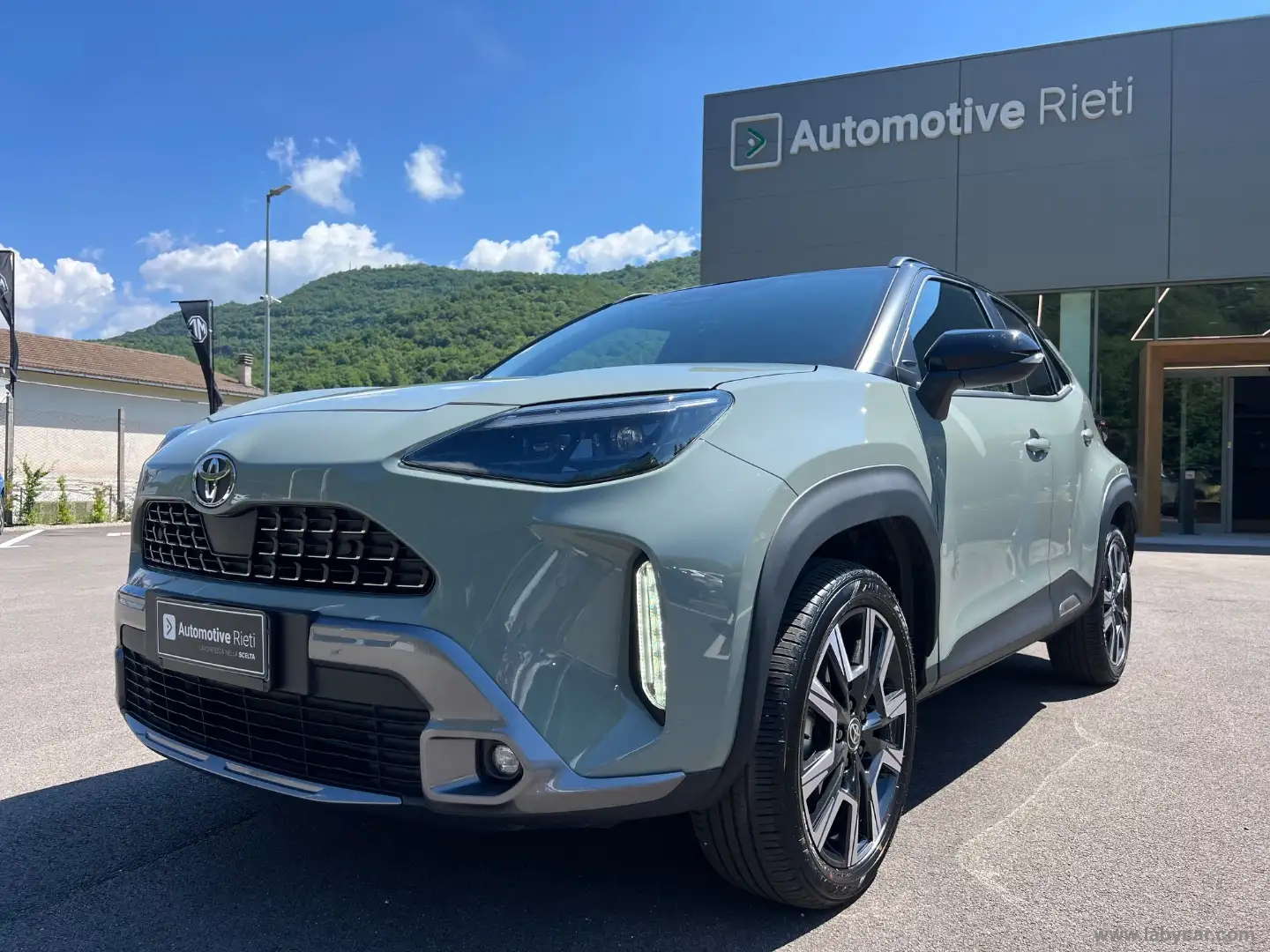 Toyota Yaris Cross 1.5 Hybrid 5p.E-CVT Premiere 130CV Grijs - 1