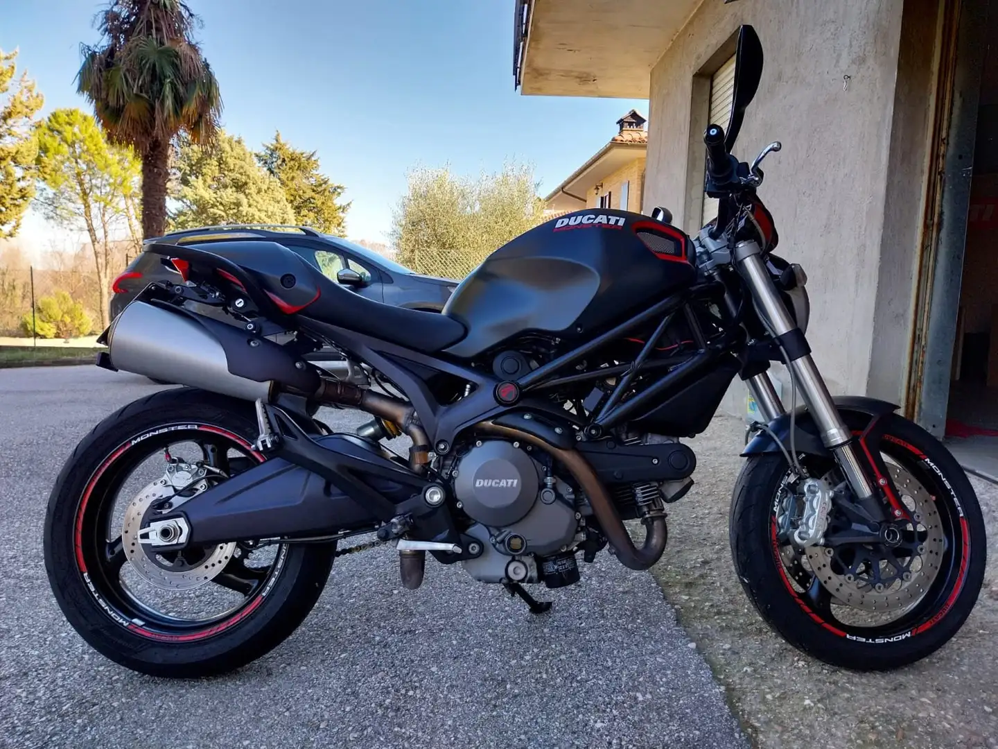 Ducati Monster 696 Versione Plus Сірий - 2