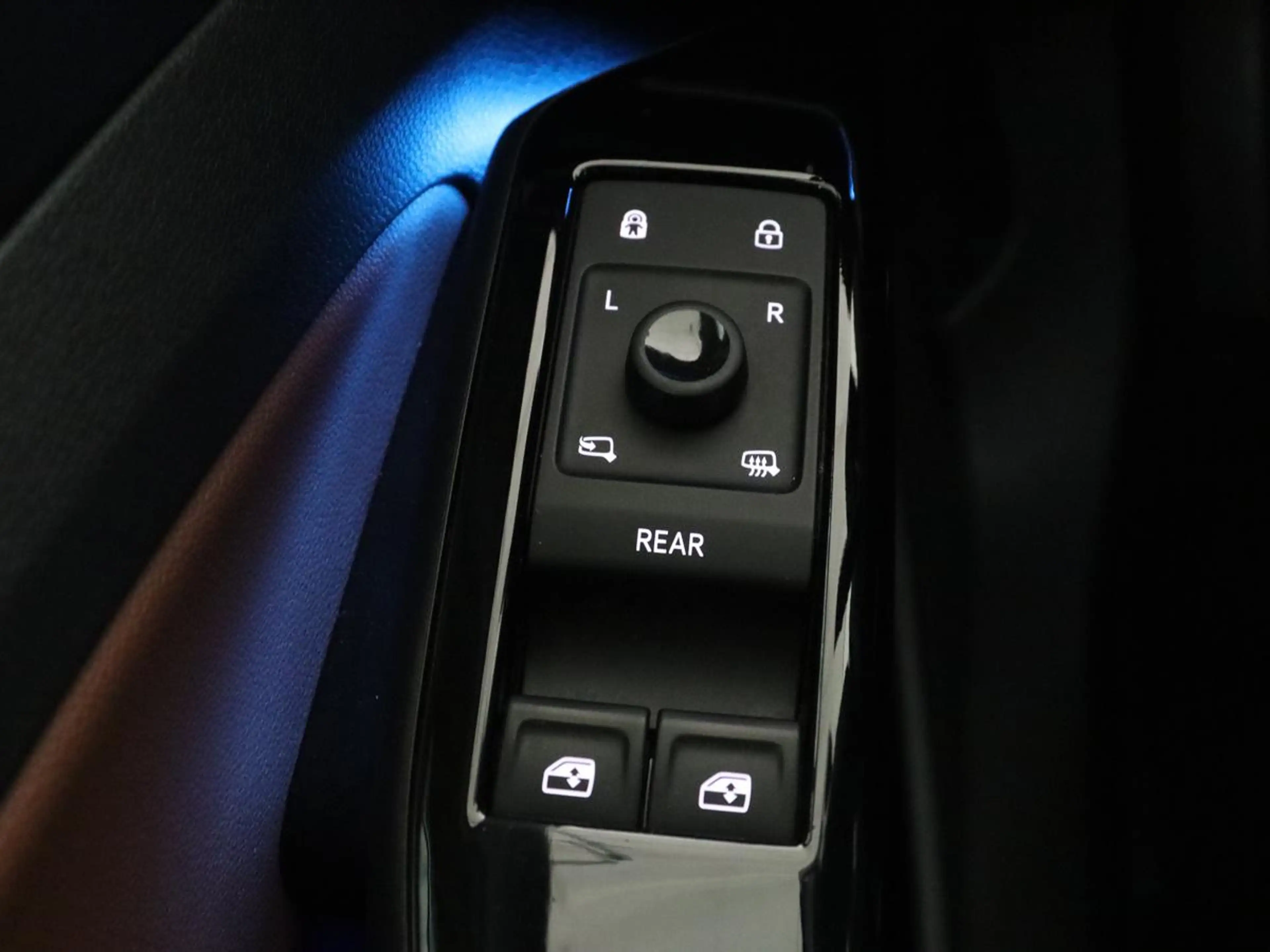 Volkswagen ID.4 First 77 kWh — photo 36