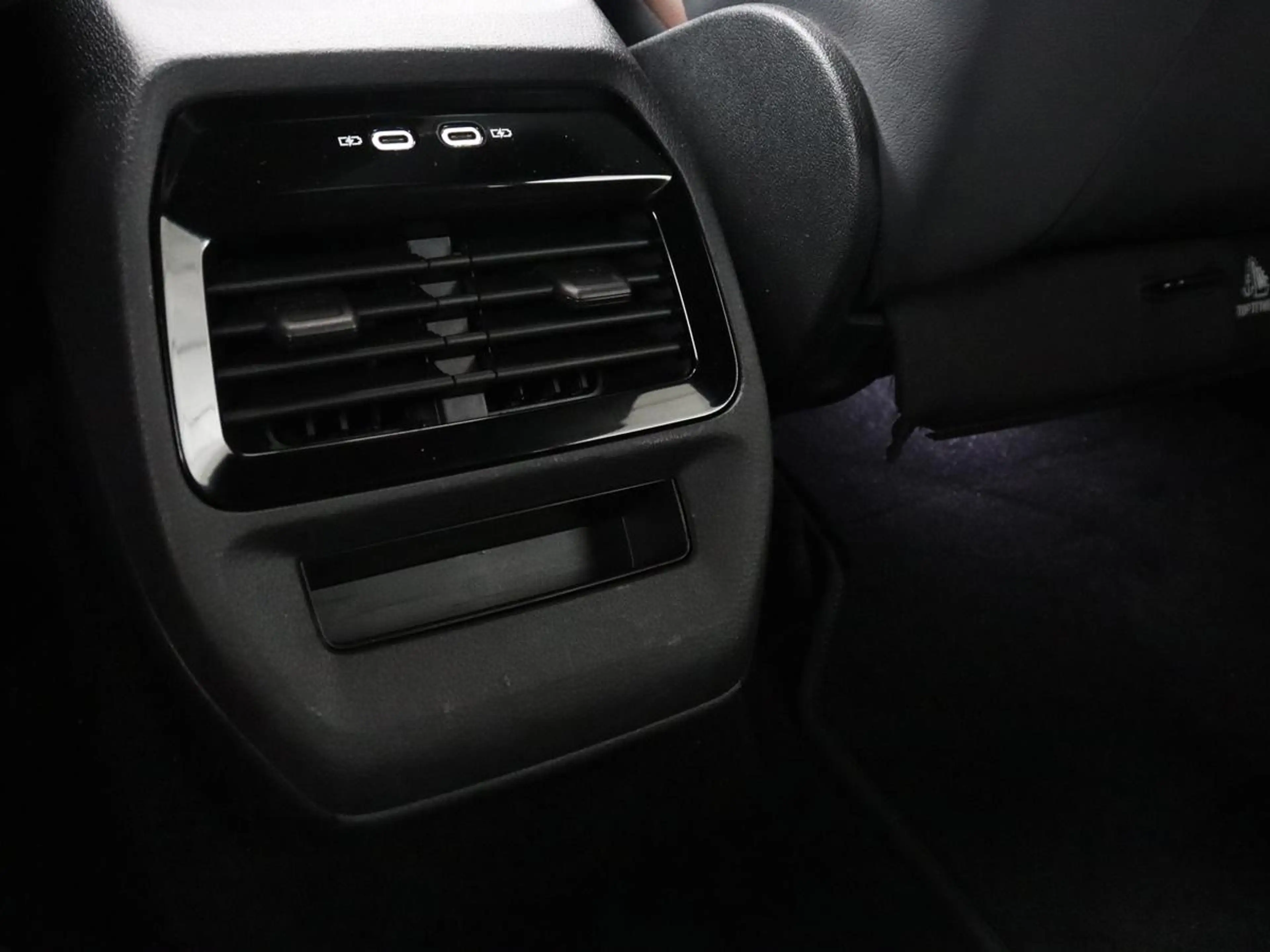 Volkswagen ID.4 First 77 kWh — photo 32