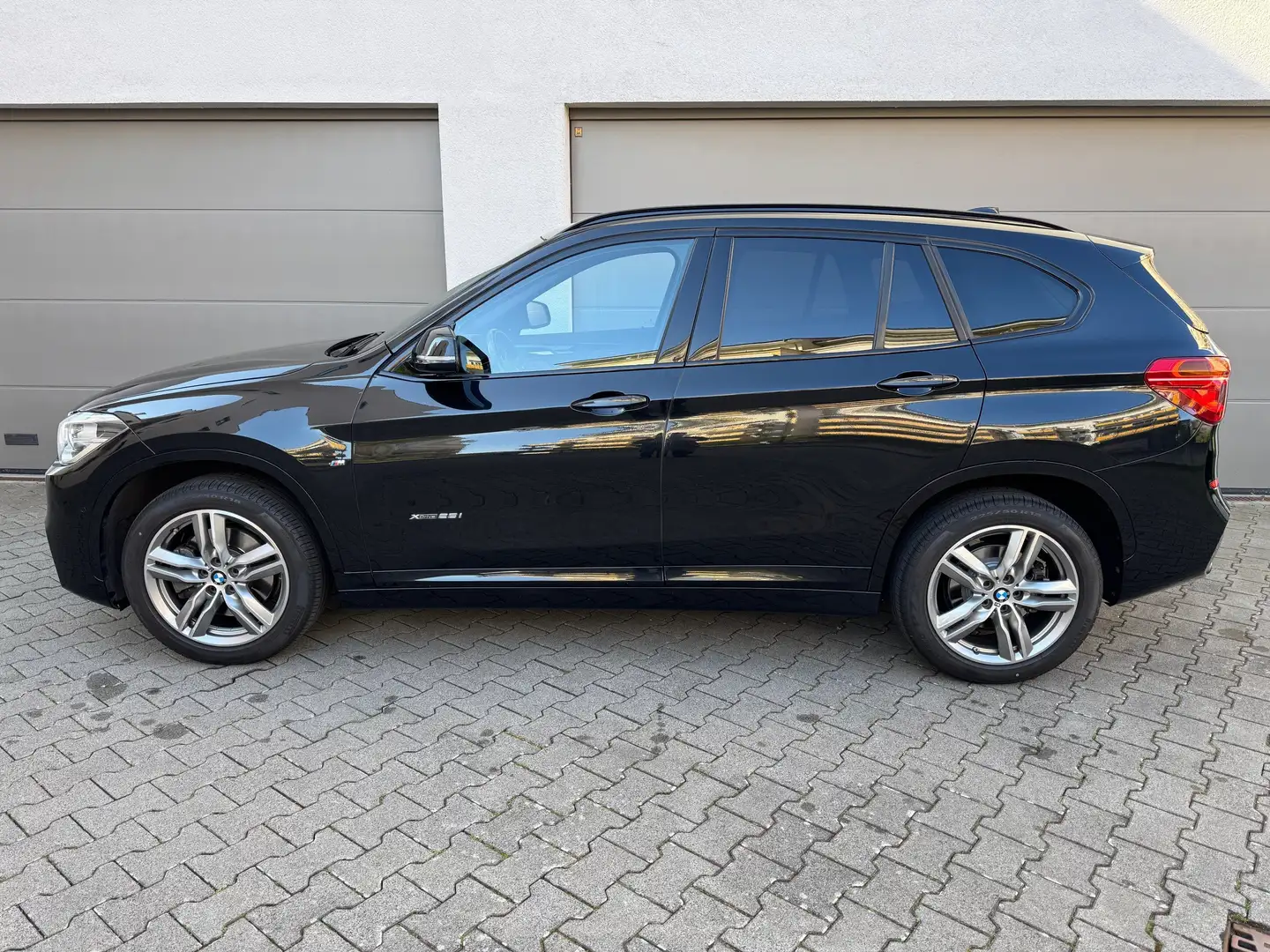 BMW X1 xDrive 25 i M Sport*H&K*Pano*Leder*WR*HUD*LED Zwart - 2
