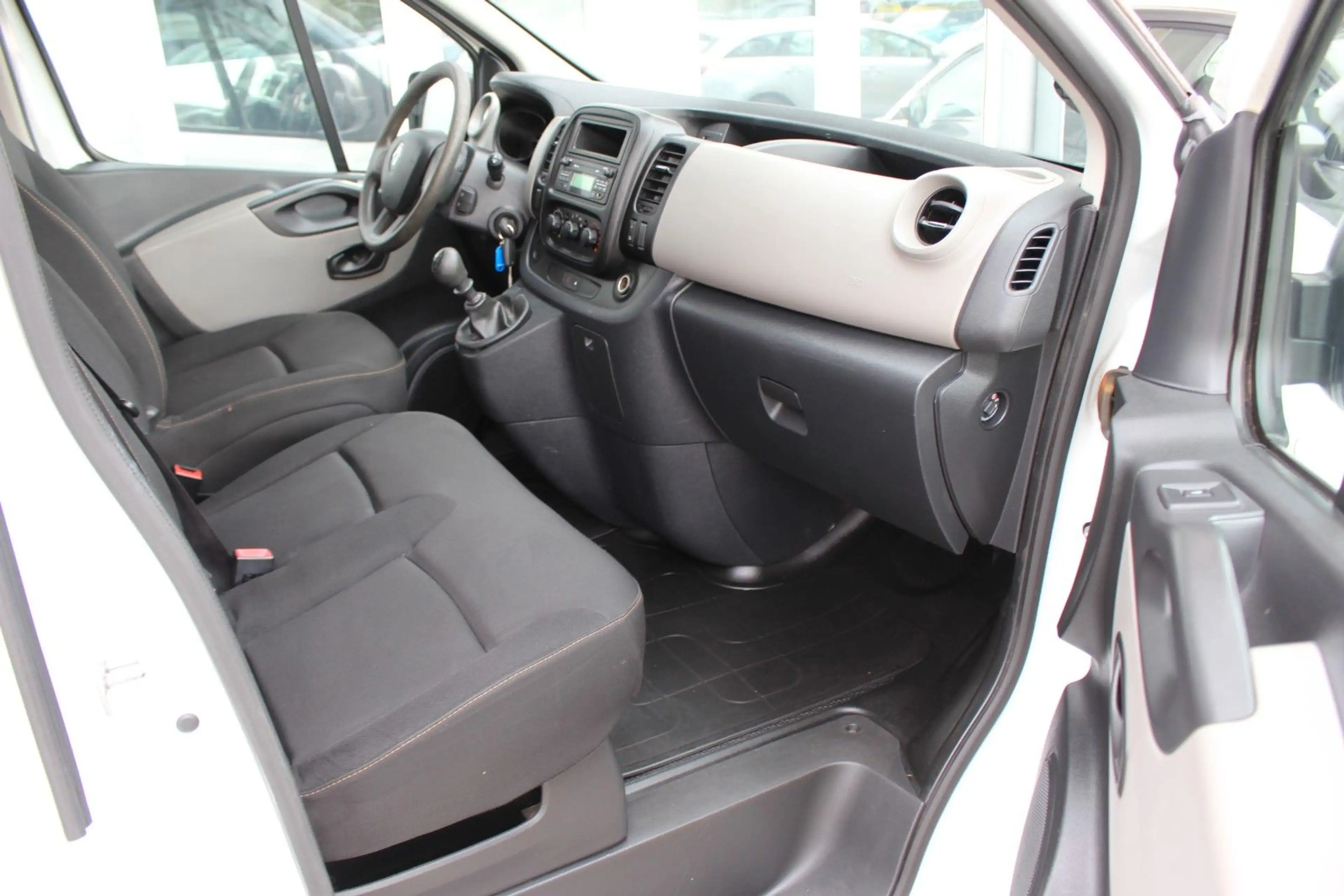 Renault Trafic L1H1 2,7t 9 Sitzer+Klima+AHK+2.Hand — photo 11