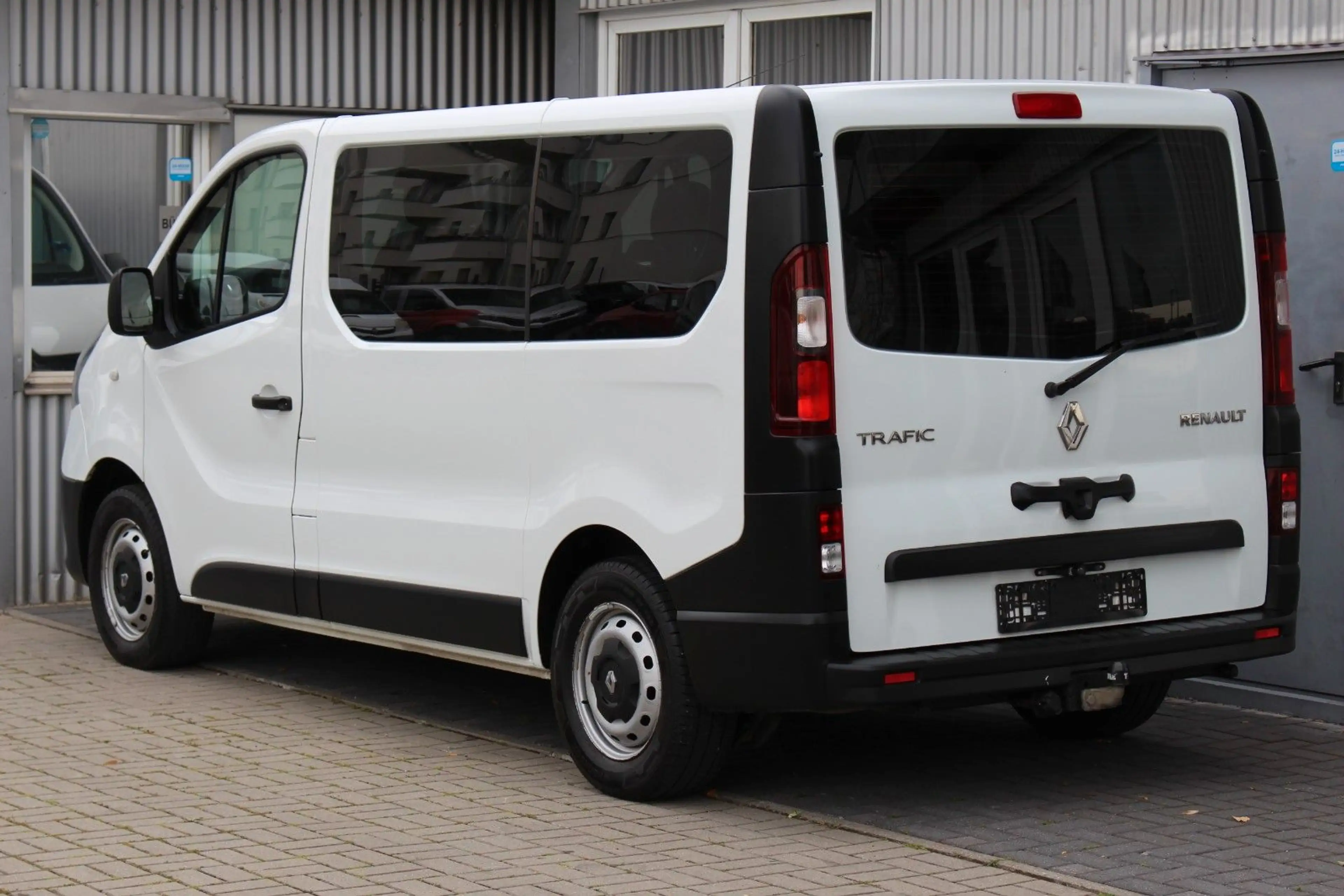 Renault Trafic L1H1 2,7t 9 Sitzer+Klima+AHK+2.Hand — photo 3
