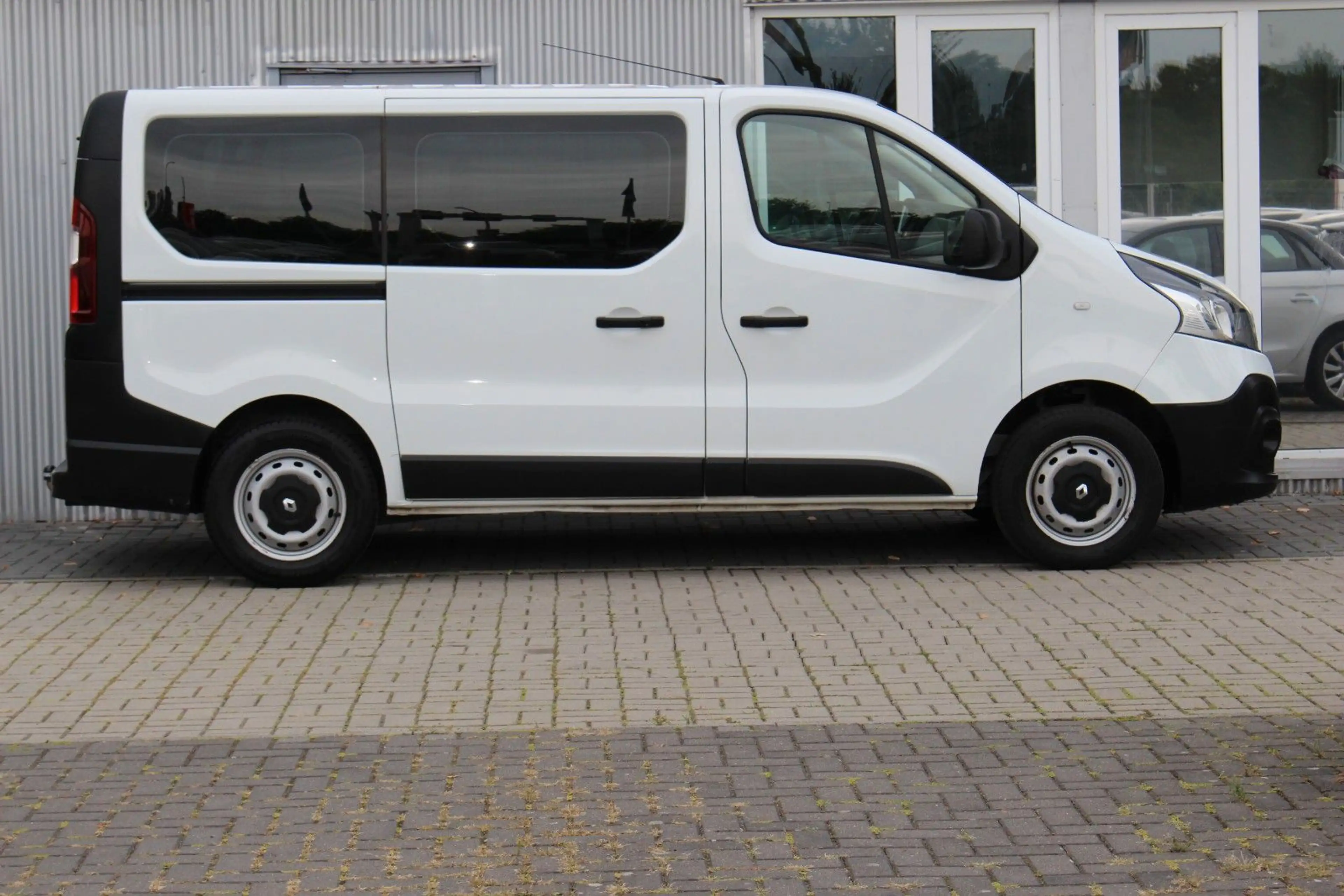 Renault Trafic L1H1 2,7t 9 Sitzer+Klima+AHK+2.Hand — photo 14