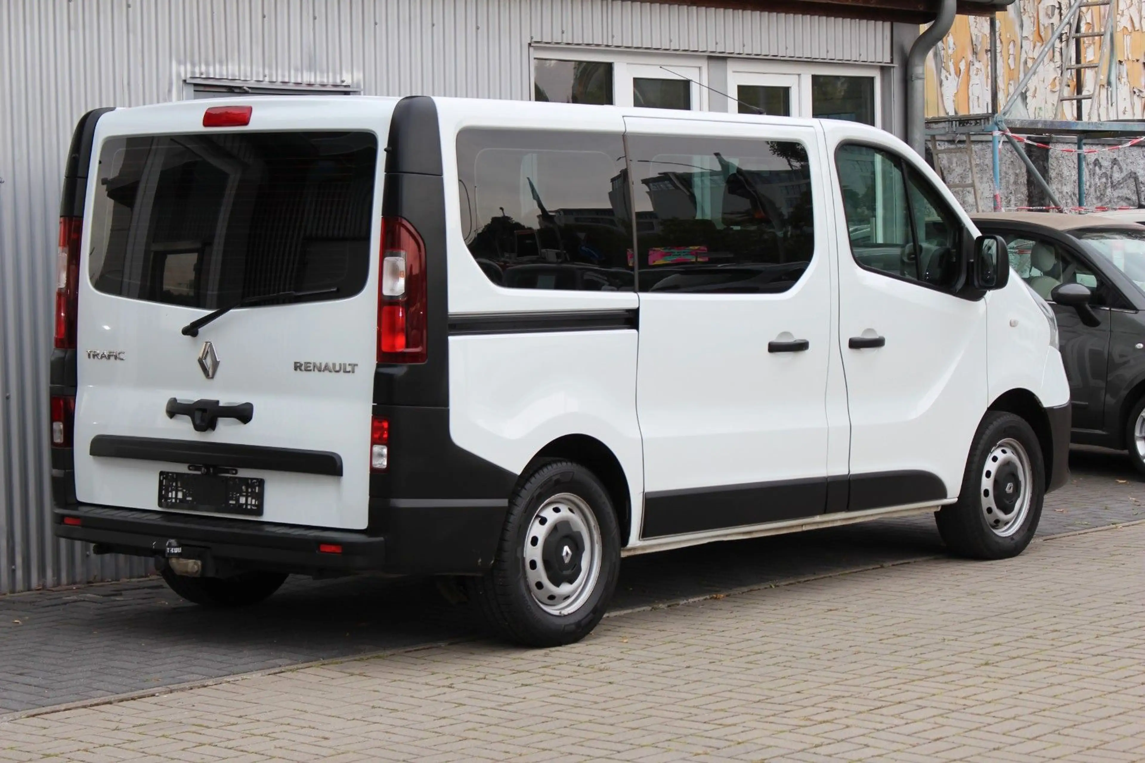 Renault Trafic L1H1 2,7t 9 Sitzer+Klima+AHK+2.Hand — photo 2