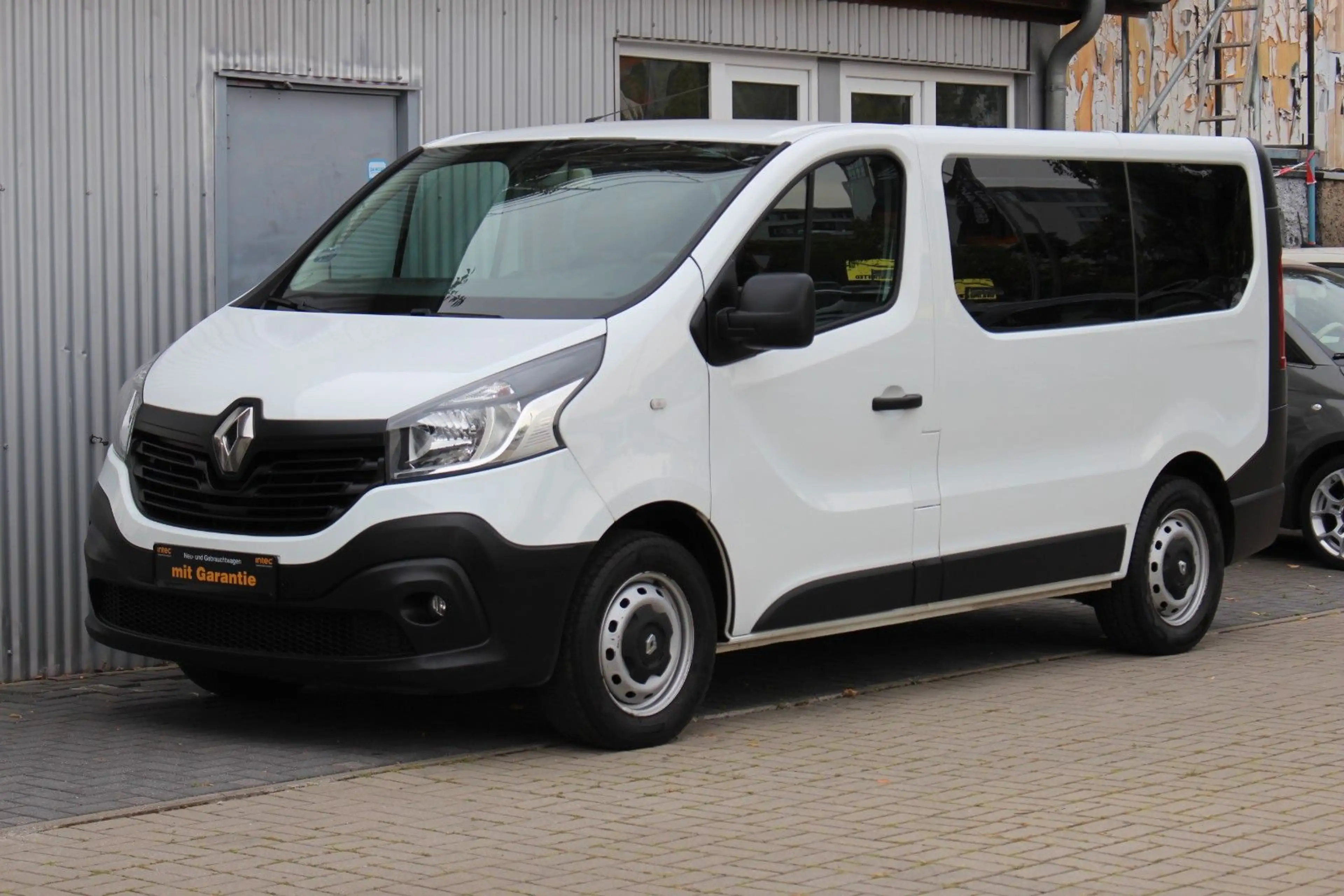 Renault Trafic L1H1 2,7t 9 Sitzer+Klima+AHK+2.Hand