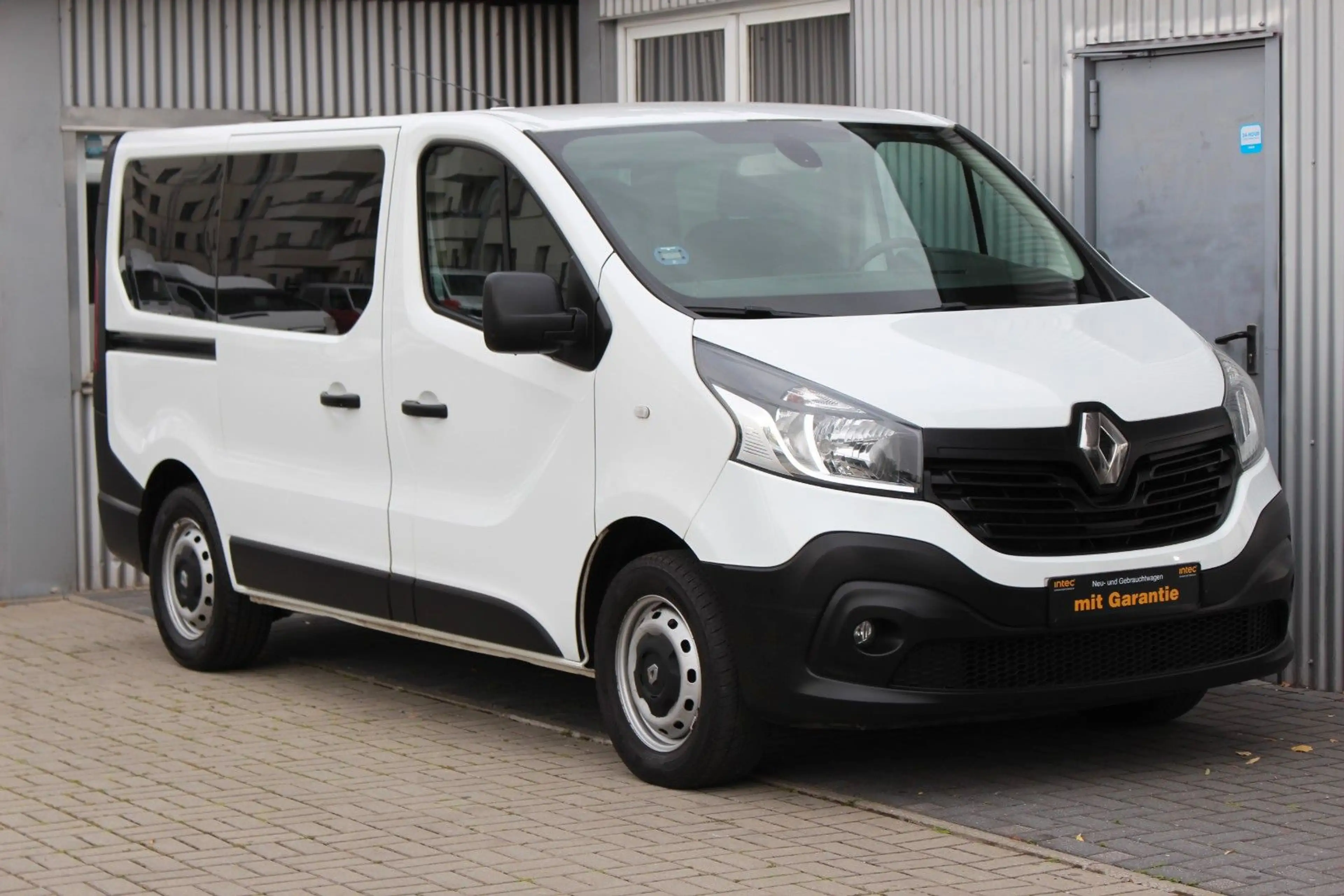 Renault Trafic L1H1 2,7t 9 Sitzer+Klima+AHK+2.Hand — photo 4