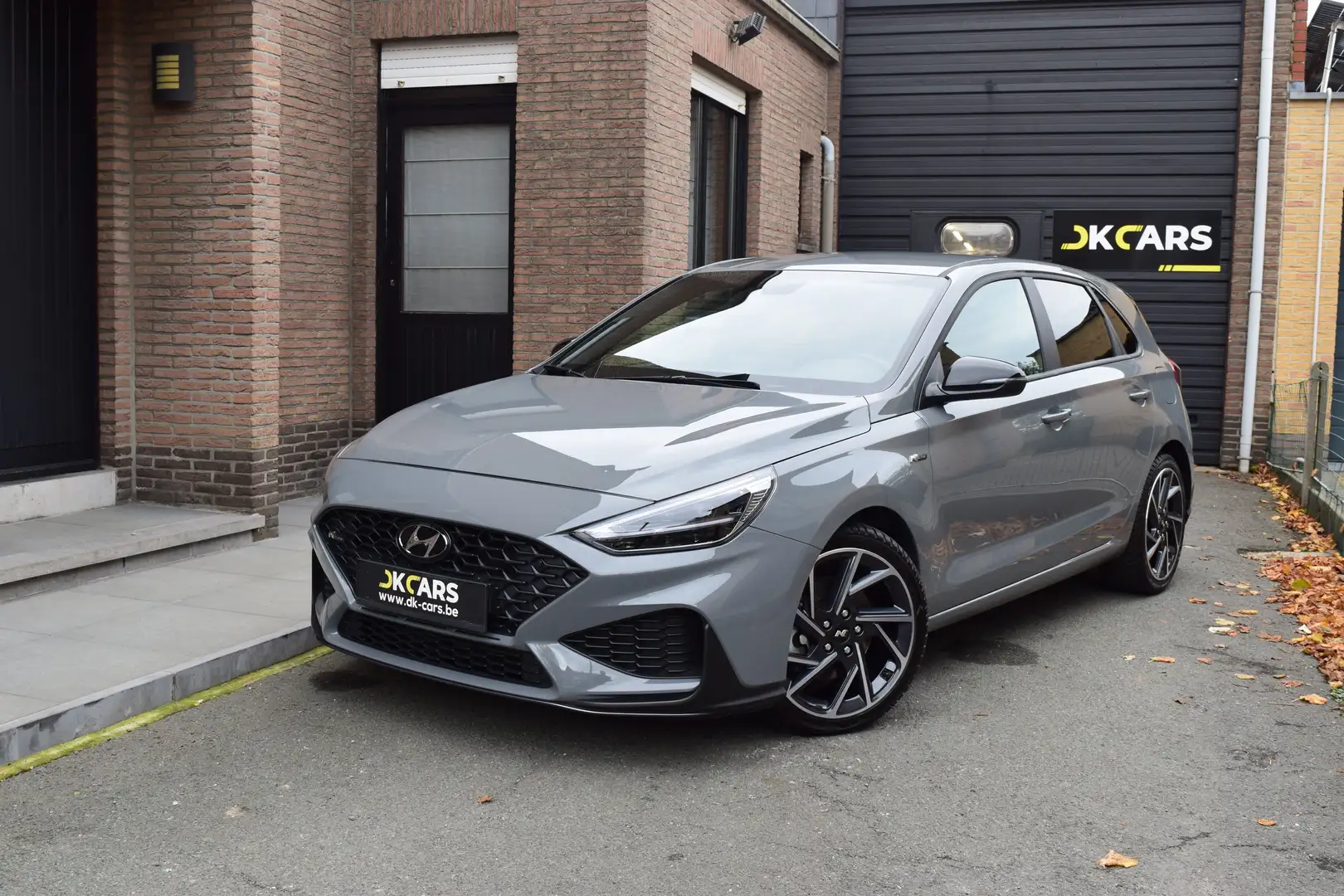 Hyundai i30 1.5 T-GDI 48V-Hybrid SKY N-Line - NAVI / LED / 18" Gris - 1