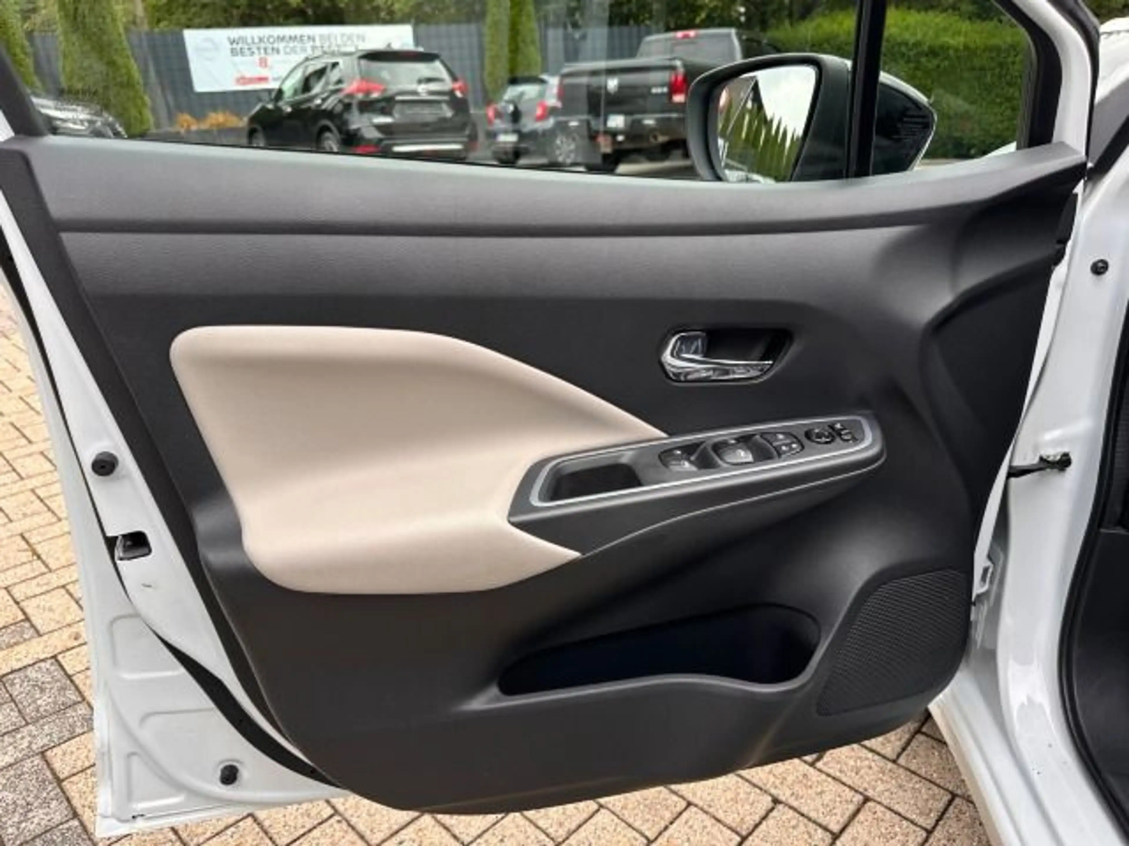 Nissan Micra 1.0 IG-T Automatik N-Design Navi SH Kamera — photo 12