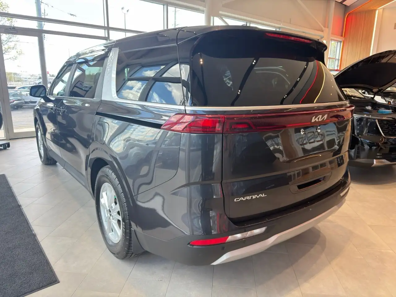 Kia Carnival снимка Kia Carnival