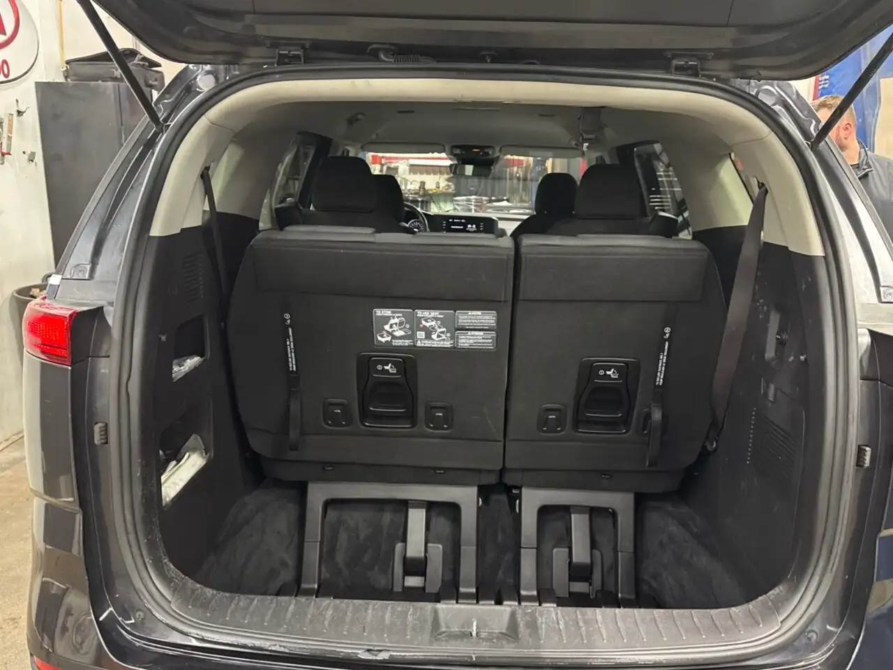 Kia Carnival снимка Kia Carnival