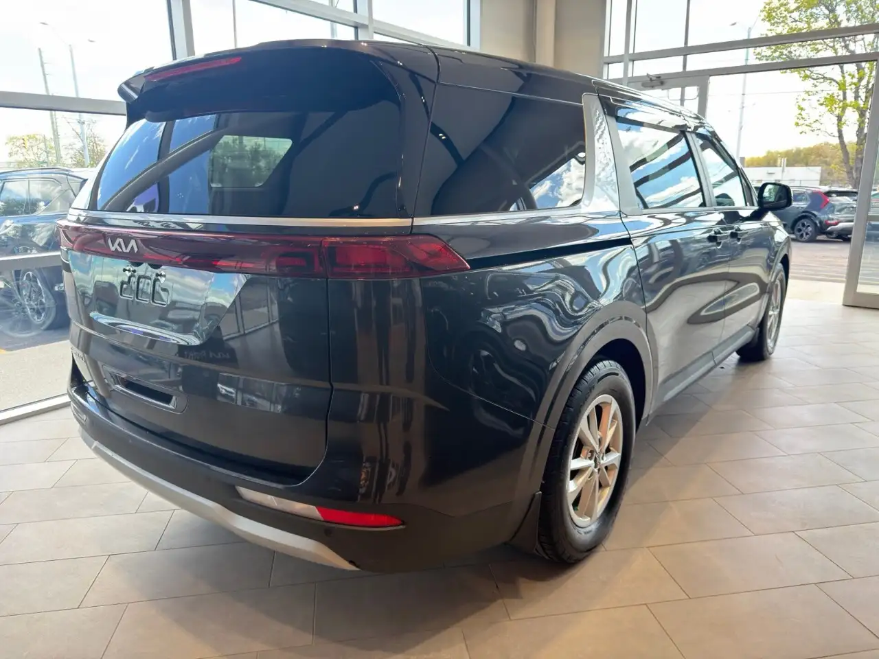Kia Carnival снимка Kia Carnival