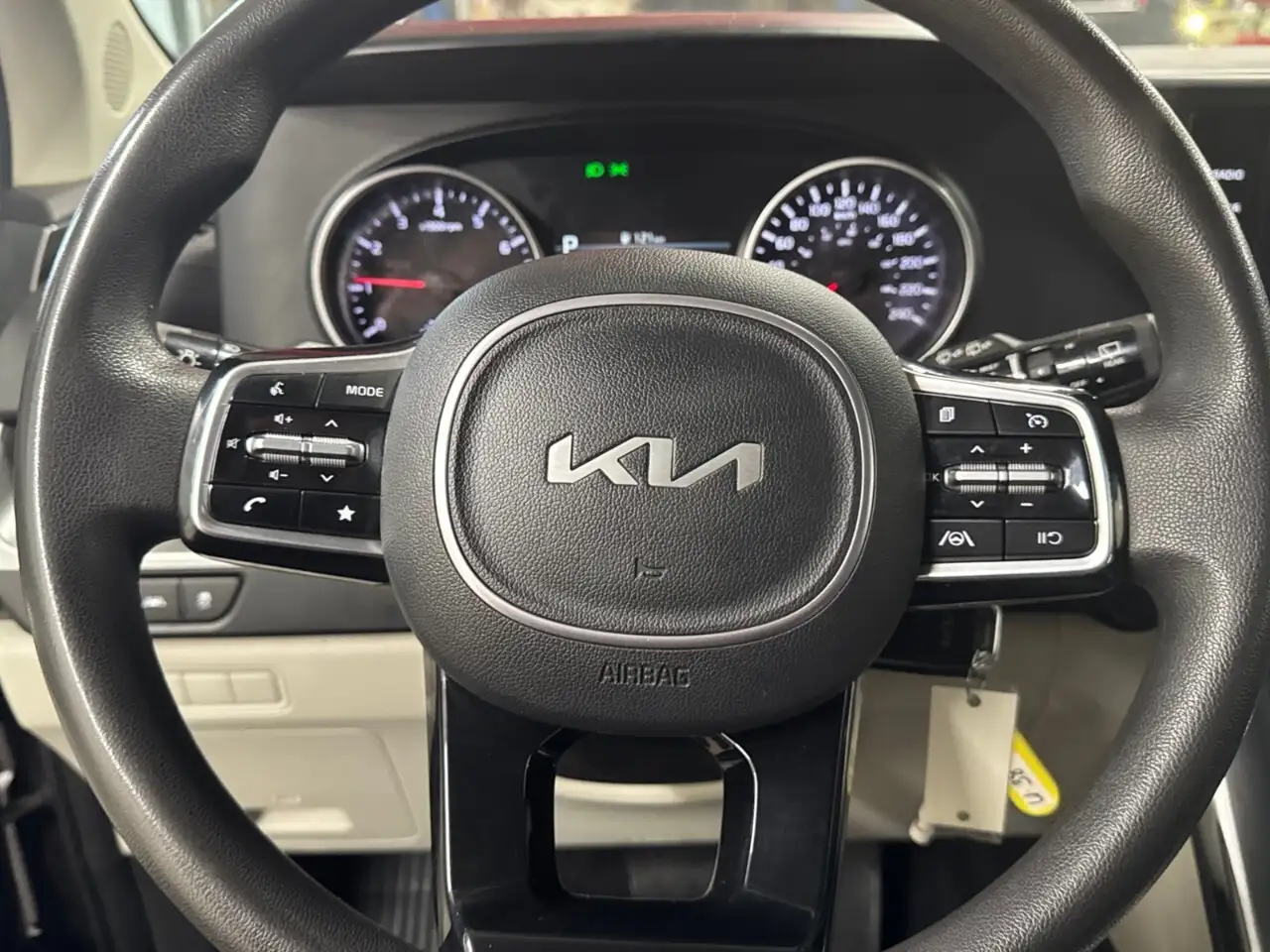 Kia Carnival снимка Kia Carnival