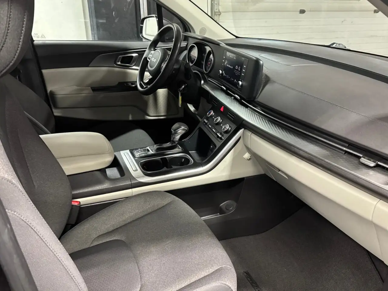 Kia Carnival снимка Kia Carnival