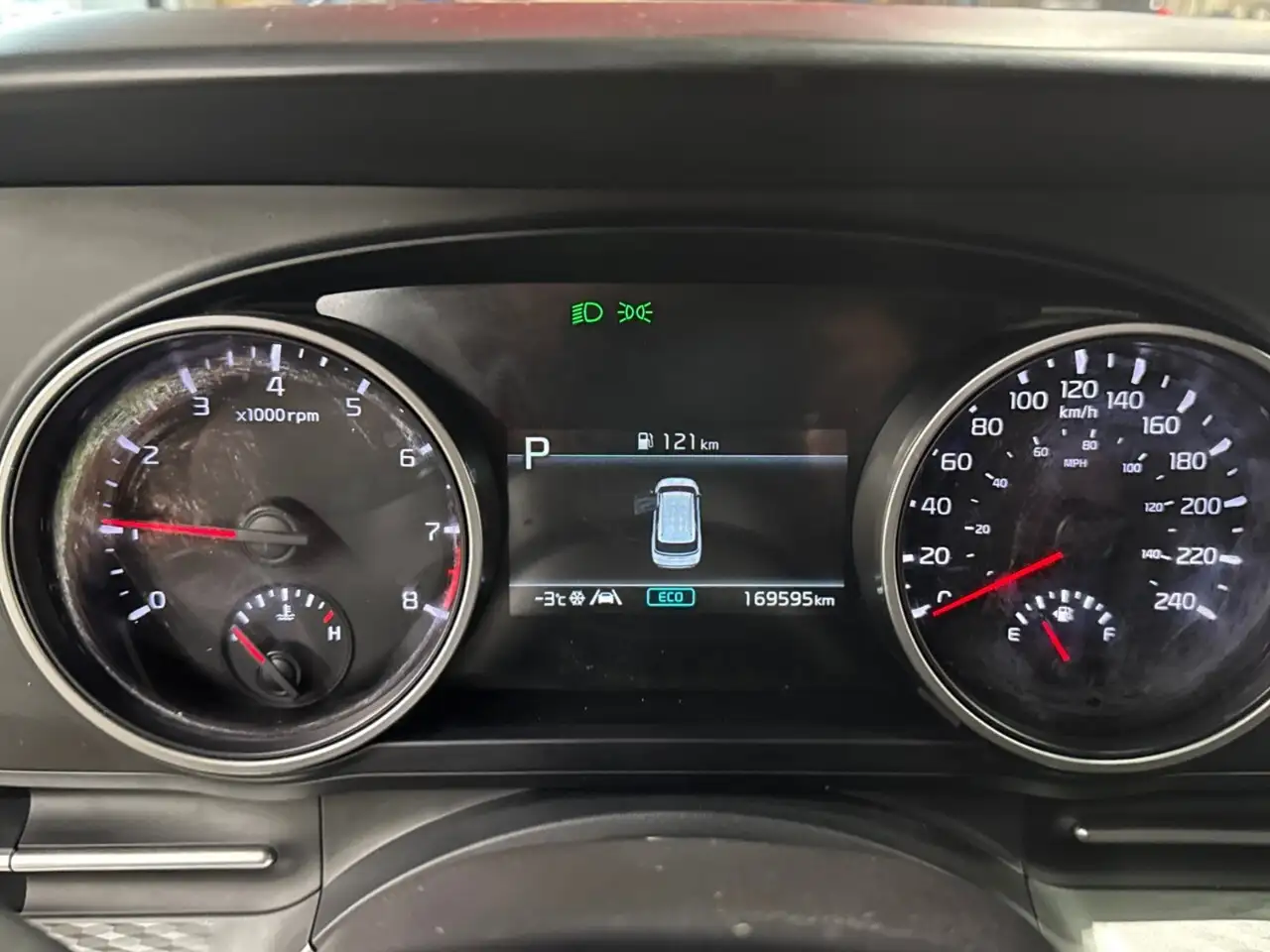 Kia Carnival снимка Kia Carnival