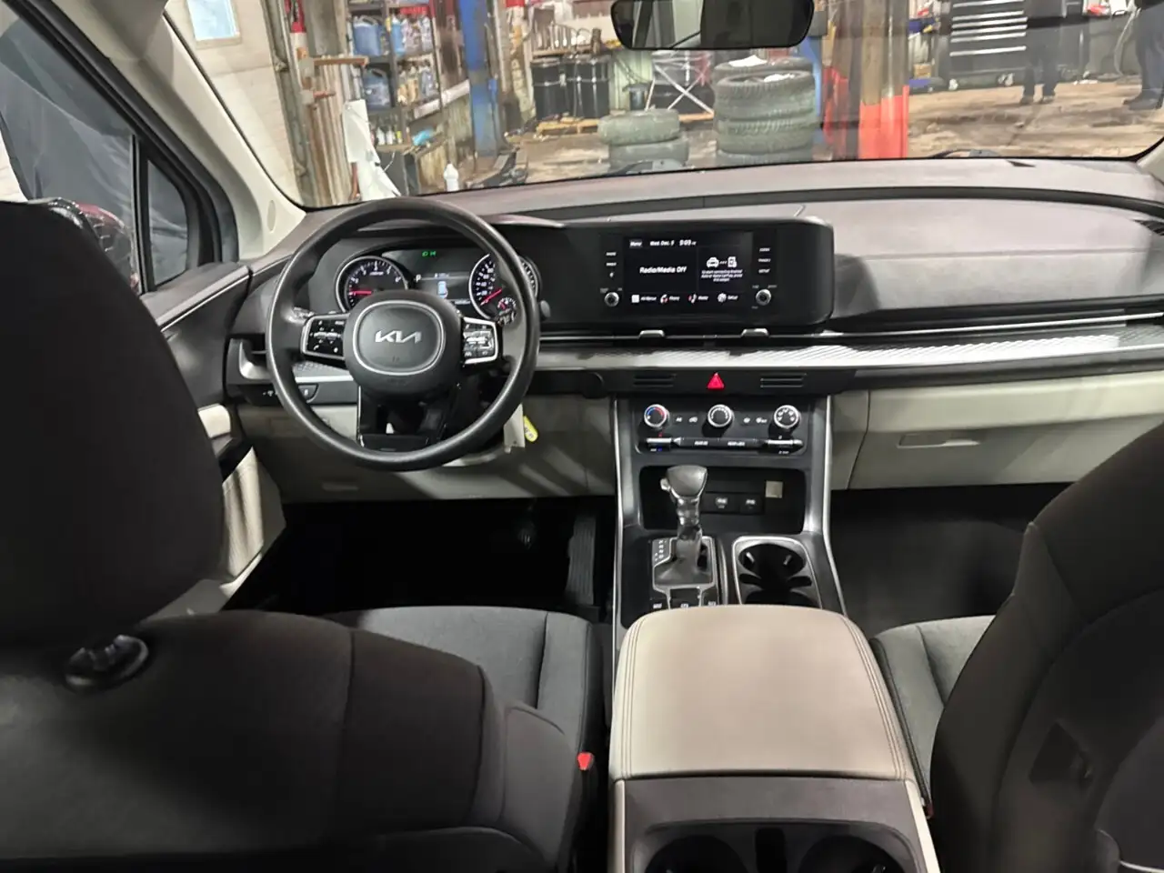 Kia Carnival снимка Kia Carnival