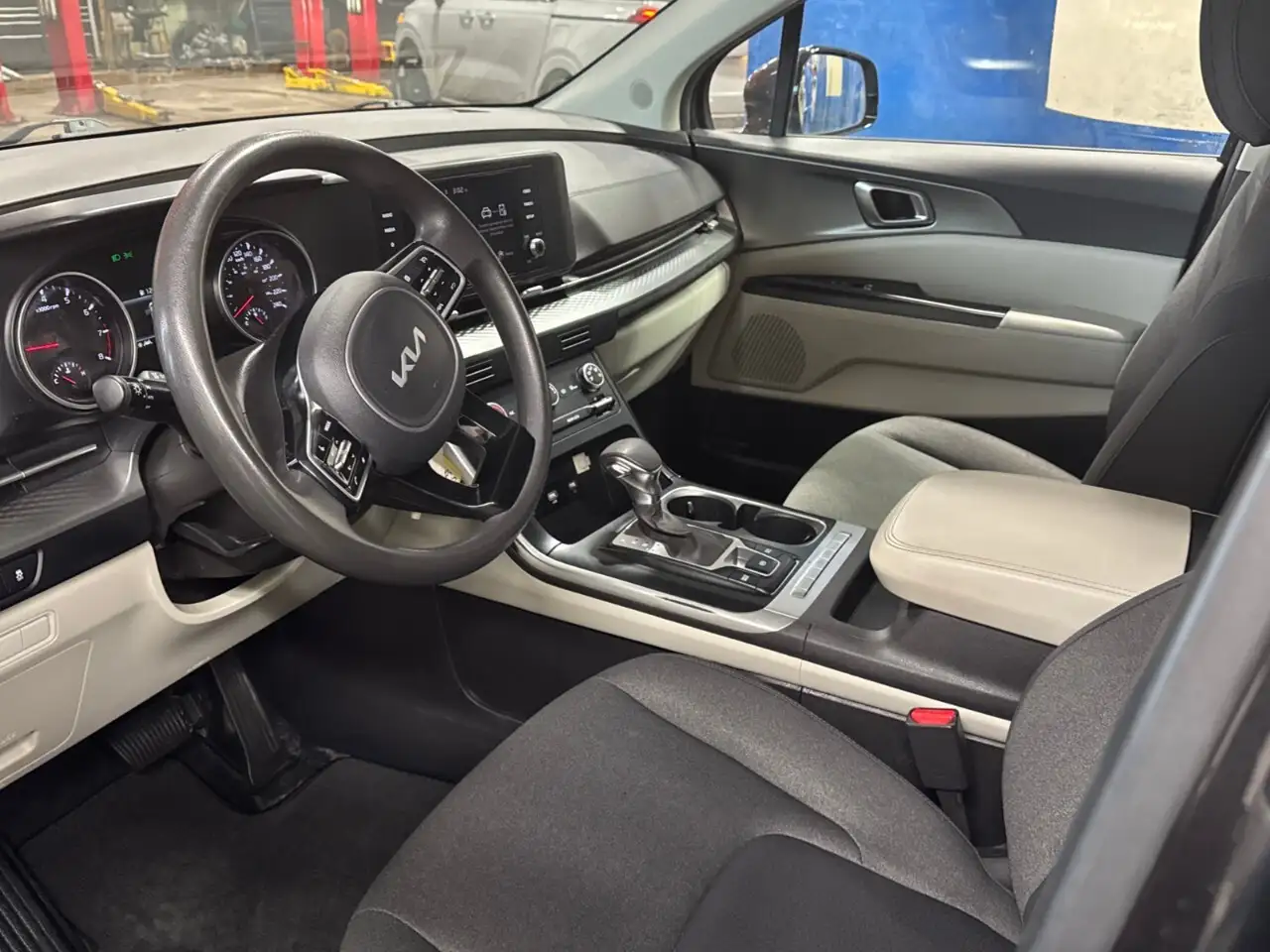 Kia Carnival снимка Kia Carnival
