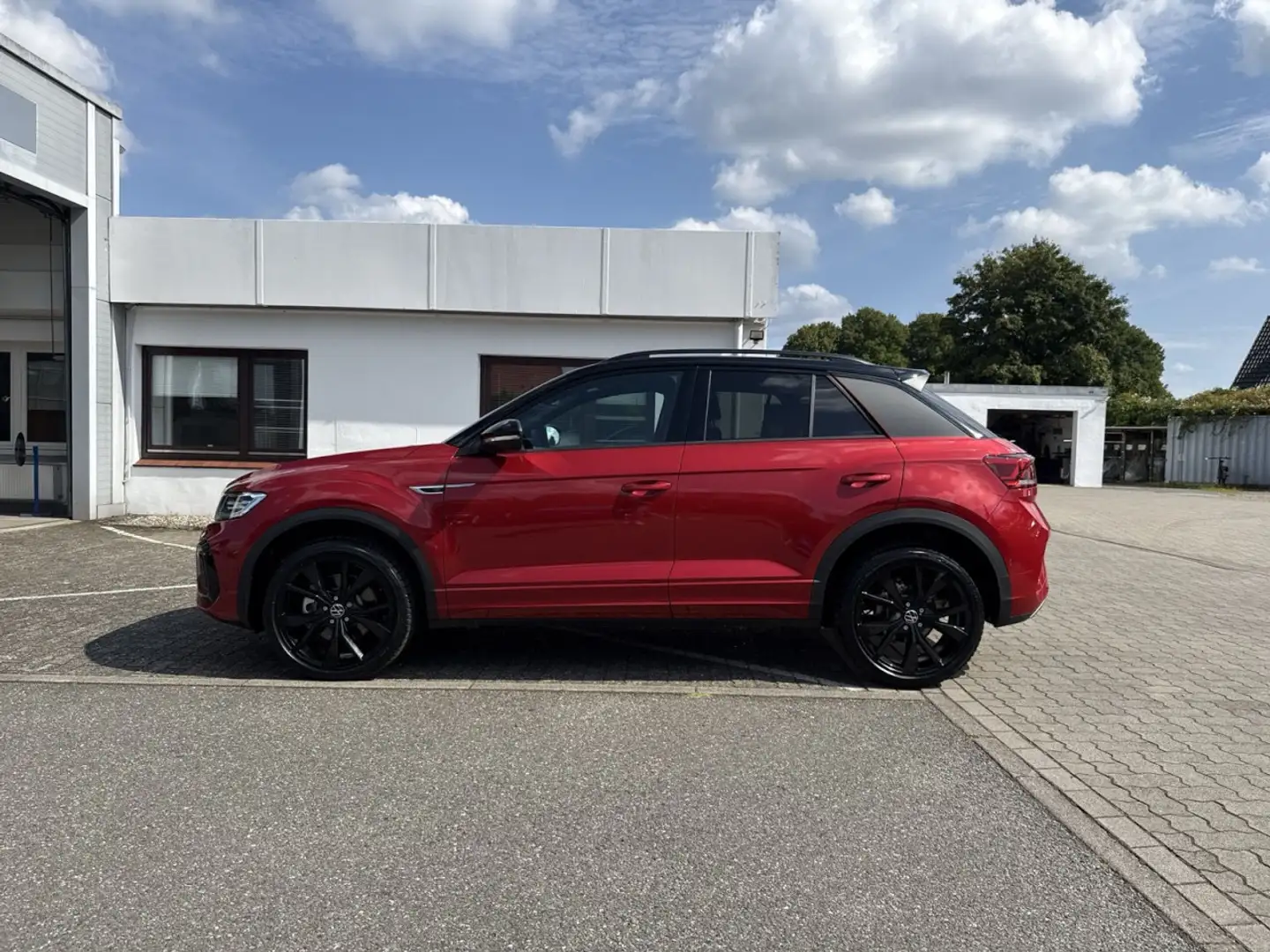 Volkswagen T-Roc R-Line 1.5 TSI DSG AHK BlackStyle ACC KAM Parklenk Rouge - 2