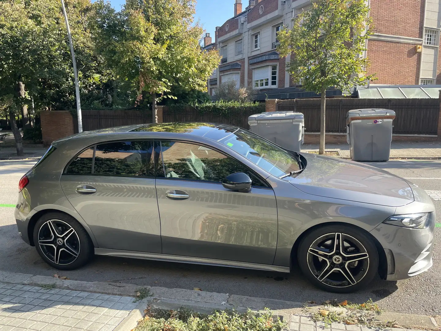 Mercedes-Benz A 200 d 4Matic 8G-DCT Progressive Gris - 2