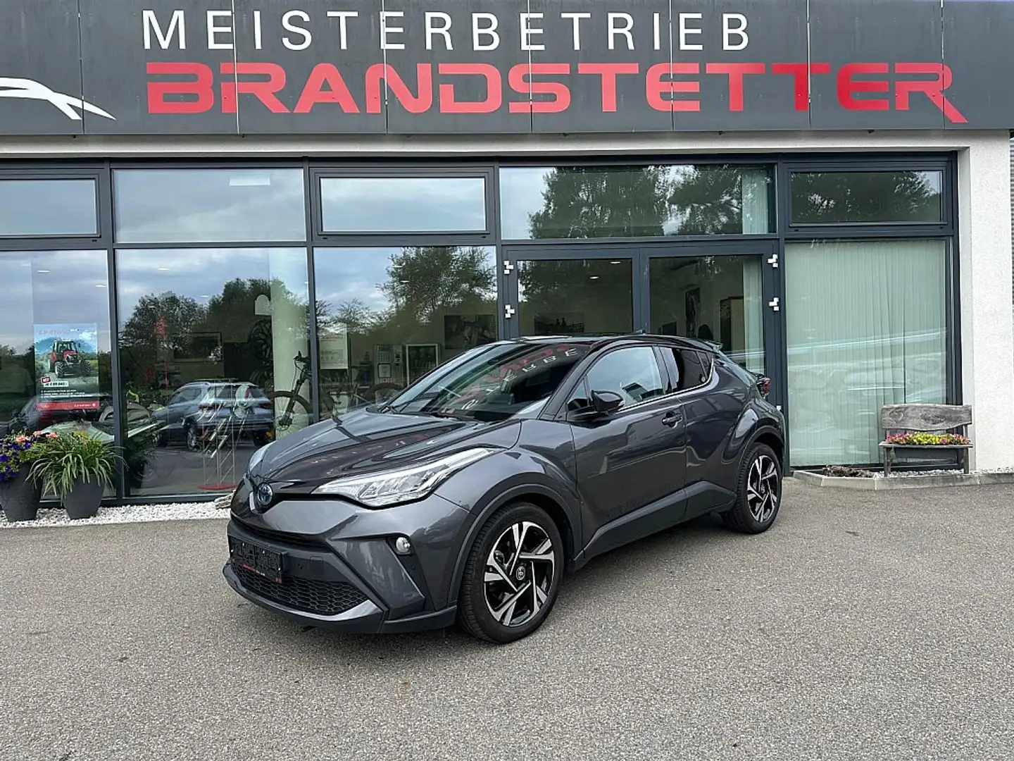 Toyota C-HR 1,8 Hybrid C-LUB CVT Grau - 1